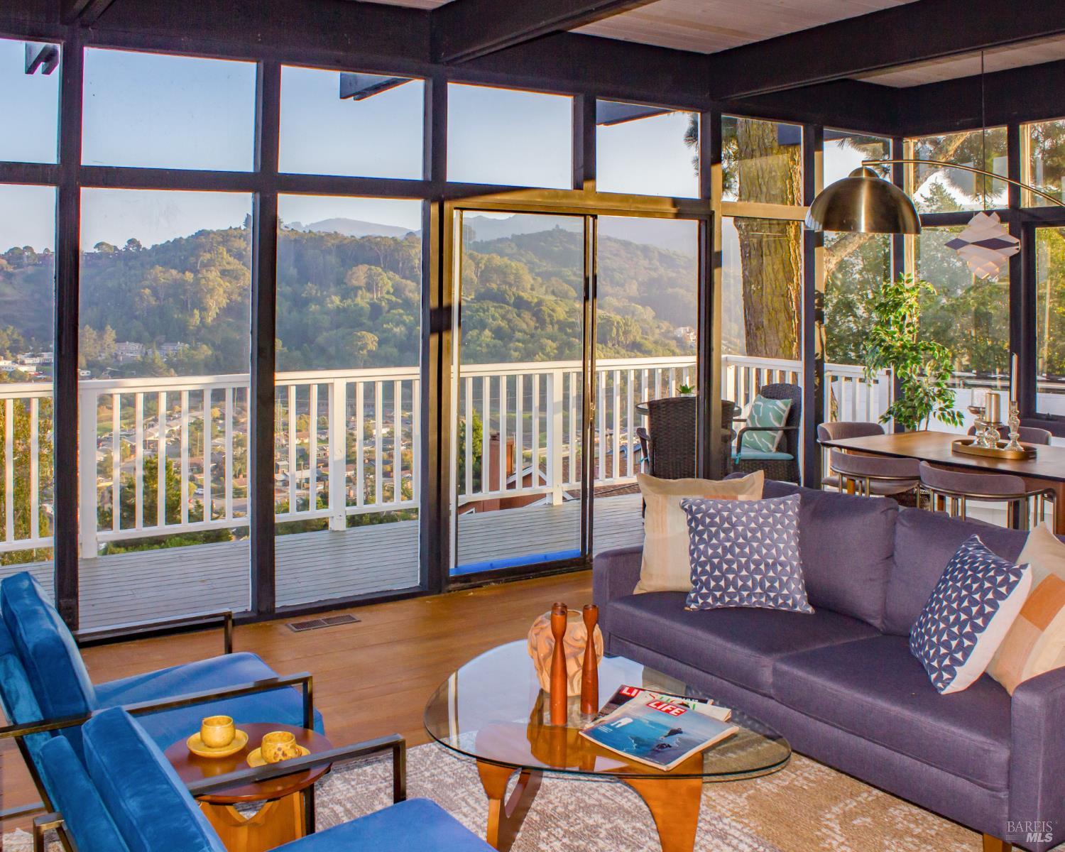 Detail Gallery Image 5 of 51 For 213 Cleveland Ct, Mill Valley,  CA 94941 - 2 Beds | 2 Baths