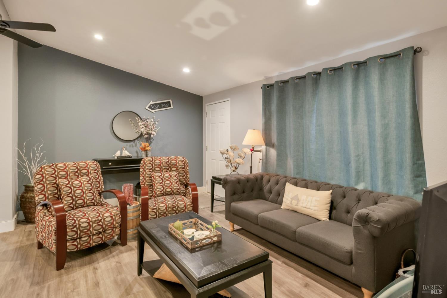 Detail Gallery Image 6 of 32 For 90 Vista Cir, Sonoma,  CA 95476 - 3 Beds | 2 Baths