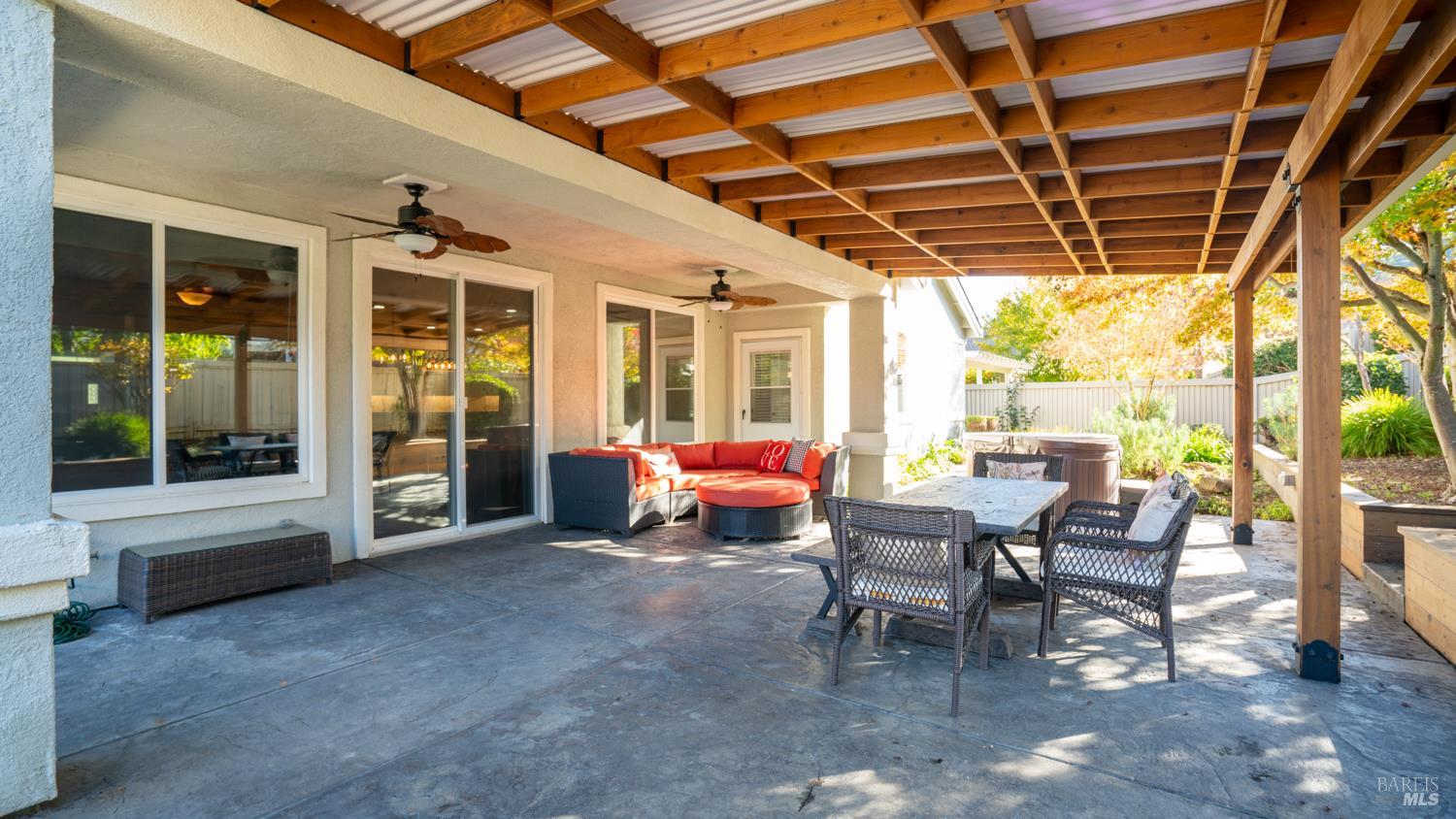 Detail Gallery Image 7 of 50 For 303 Clover Springs Dr, Cloverdale,  CA 95425 - 2 Beds | 2 Baths