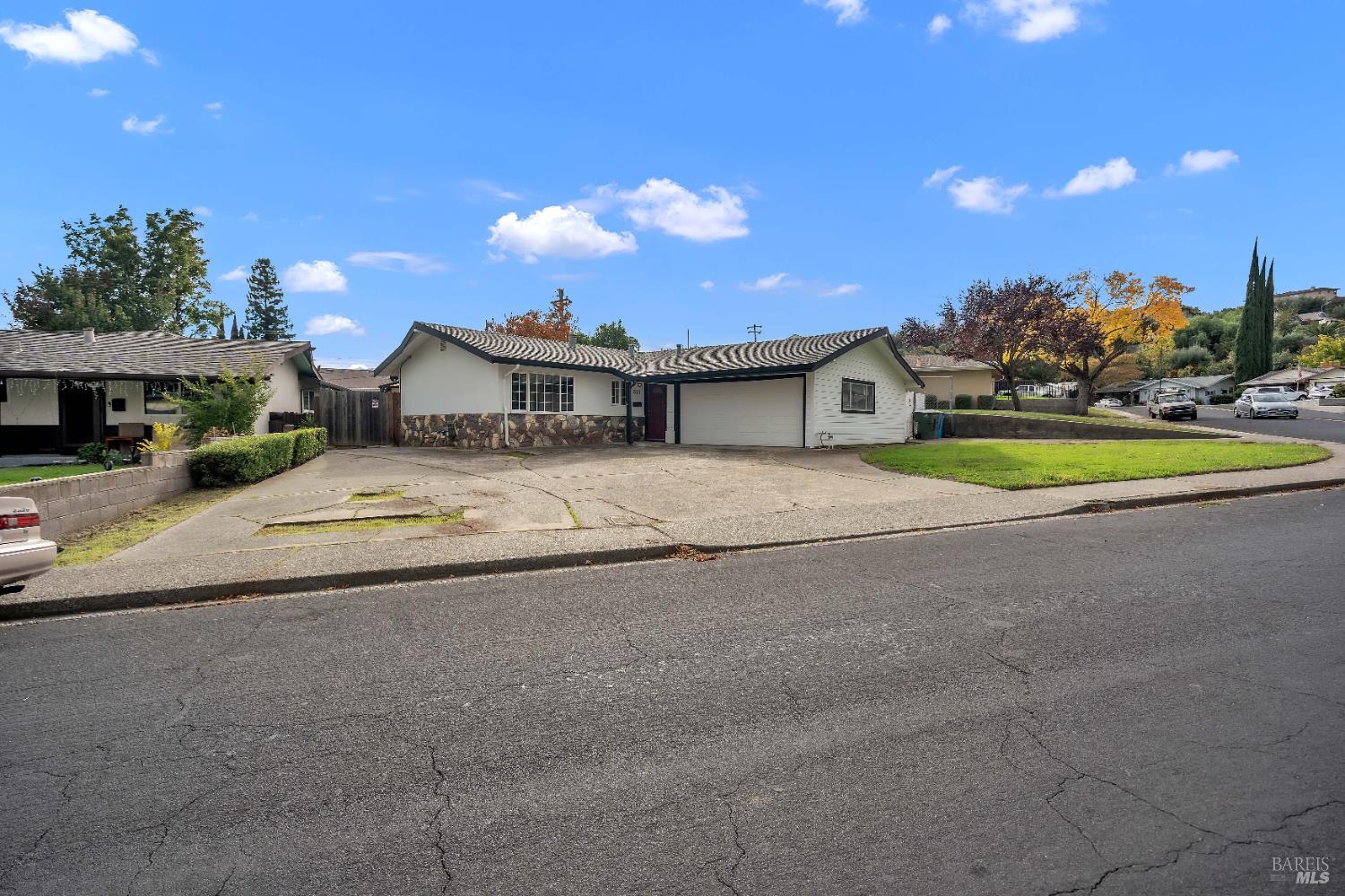 Detail Gallery Image 2 of 23 For 301 Markham Ave, Vacaville,  CA 95688 - 2 Beds | 1 Baths