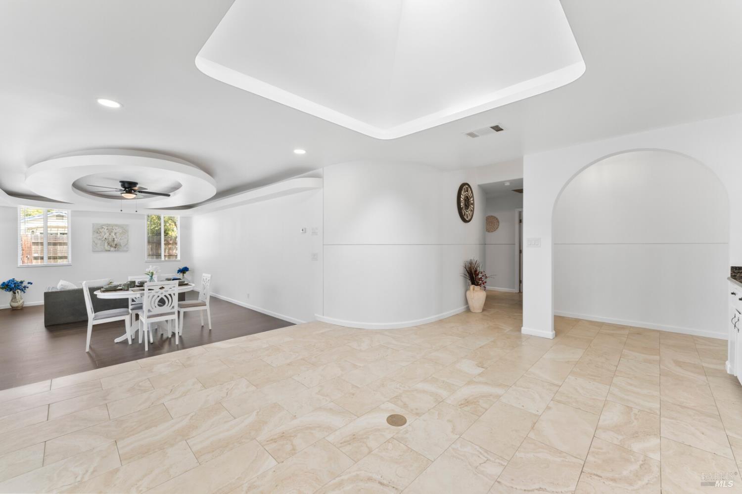 Detail Gallery Image 19 of 71 For 1649 California Dr, Vacaville,  CA 95687 - 5 Beds | 2/1 Baths