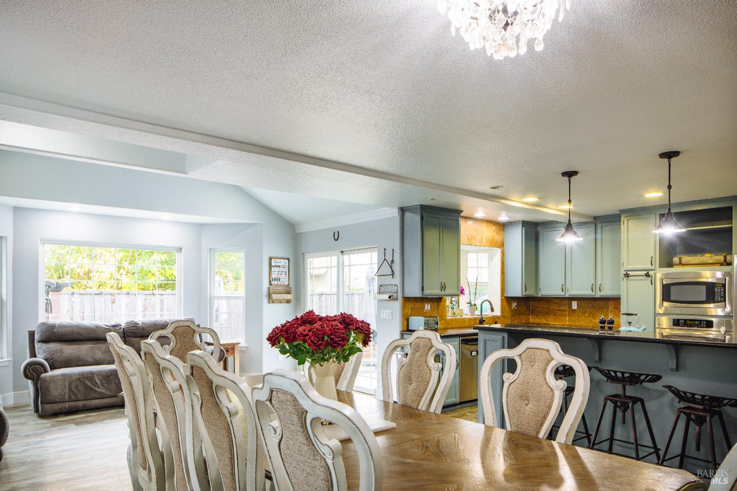 Detail Gallery Image 3 of 53 For 236 Belfiore Ln, Windsor,  CA 95492 - 4 Beds | 3 Baths