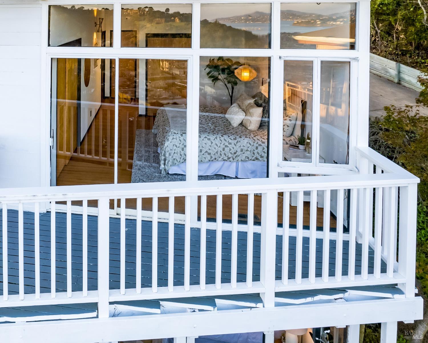 Detail Gallery Image 13 of 51 For 213 Cleveland Ct, Mill Valley,  CA 94941 - 2 Beds | 2 Baths