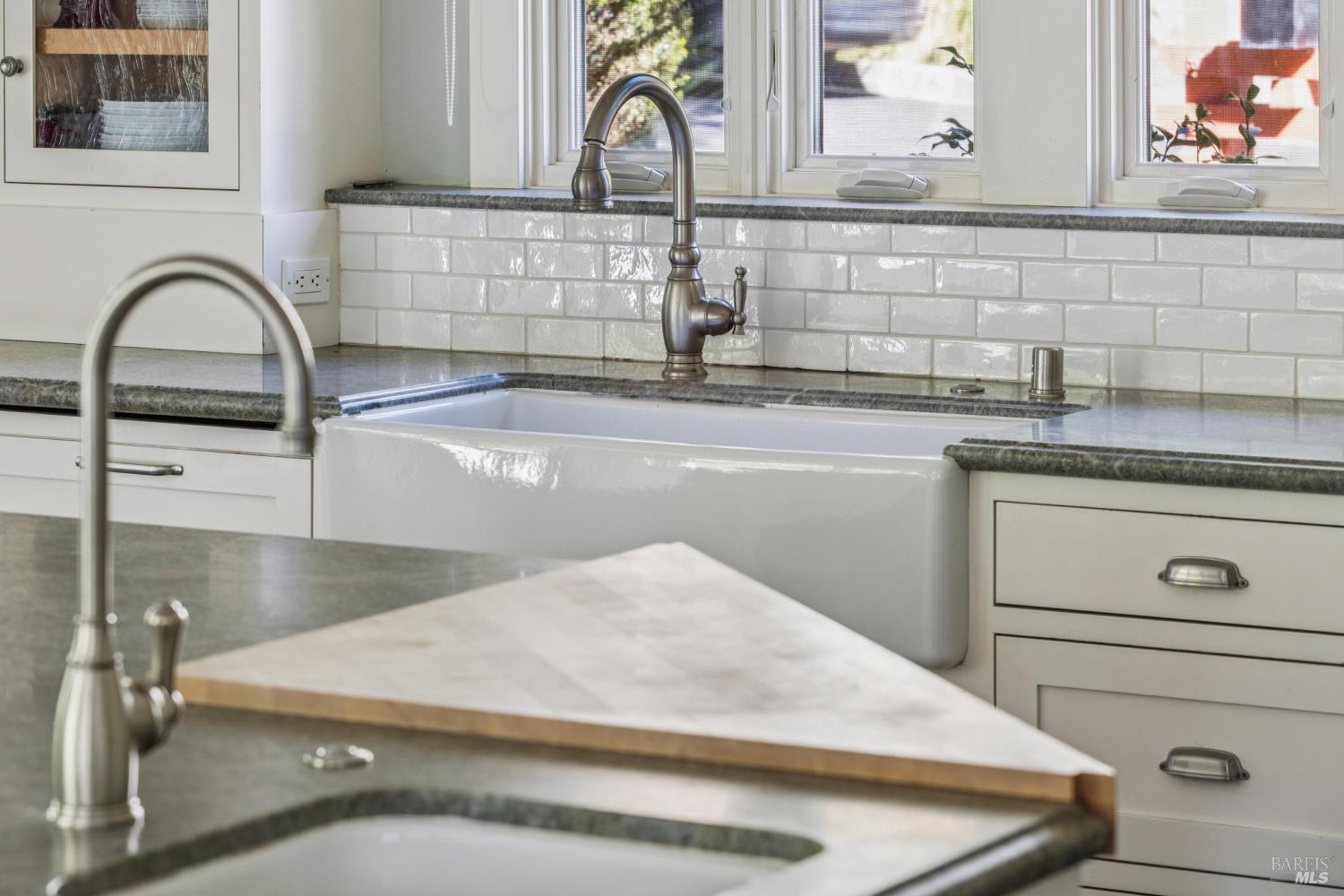 Detail Gallery Image 13 of 58 For 529 Alta Way, Mill Valley,  CA 94941 - 4 Beds | 2/1 Baths