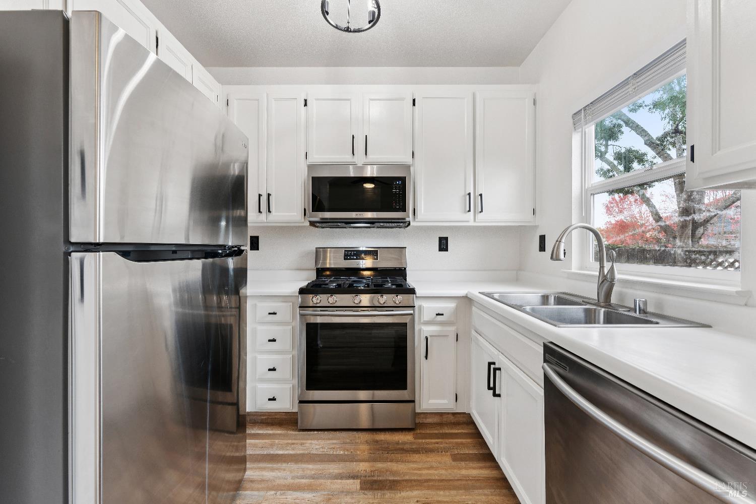 Detail Gallery Image 15 of 37 For 686 Santa Ana Cir, Santa Rosa,  CA 95404 - 3 Beds | 2/1 Baths