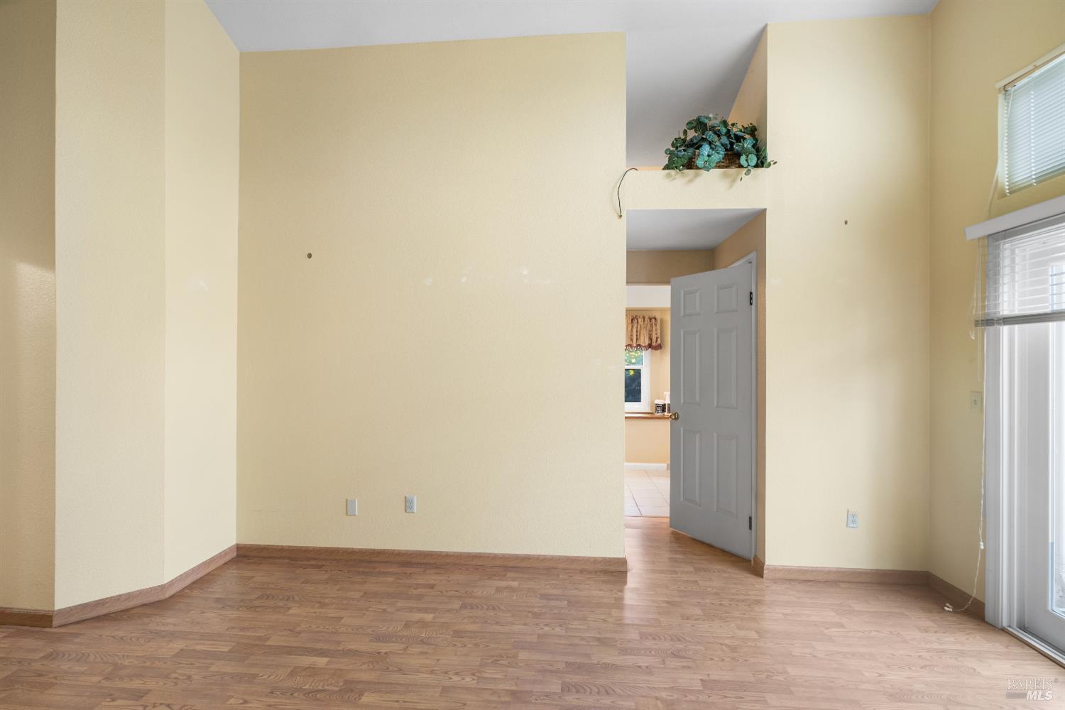 Detail Gallery Image 30 of 41 For 462 Eagle Ln, Vacaville,  CA 95687 - 3 Beds | 2 Baths