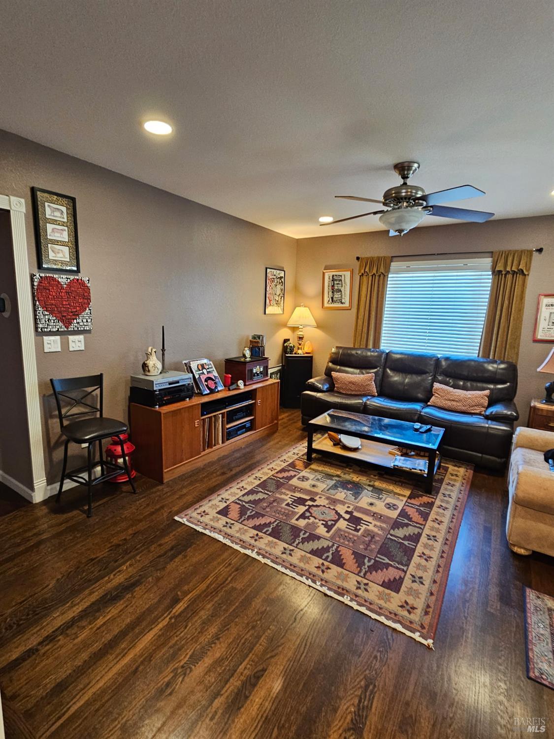 Detail Gallery Image 18 of 36 For 3030 Dohr St, Berkeley,  CA 94702 - 4 Beds | 2 Baths