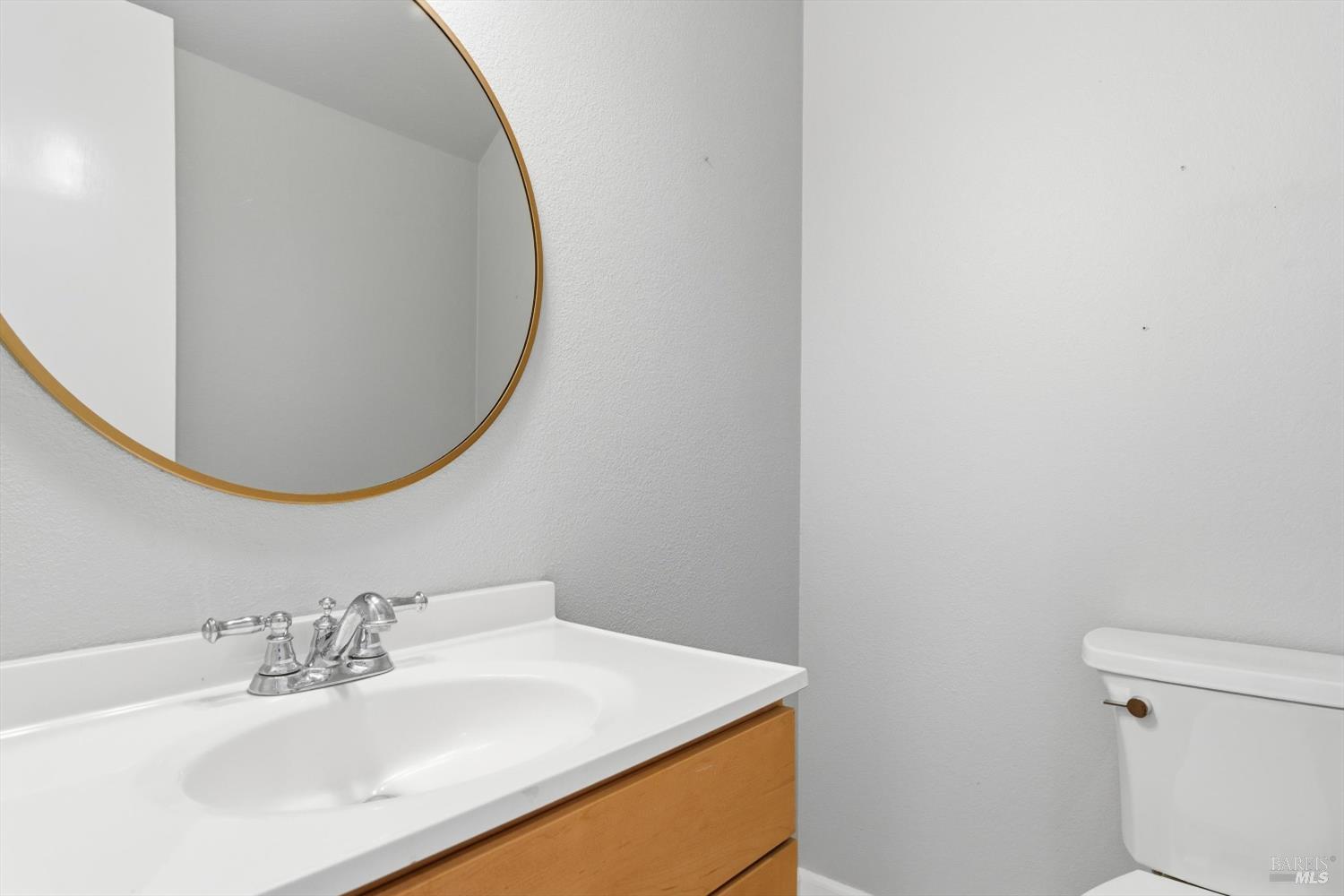 Detail Gallery Image 8 of 13 For 1452 Townview Dr, Santa Rosa,  CA 95405 - 2 Beds | 1/1 Baths