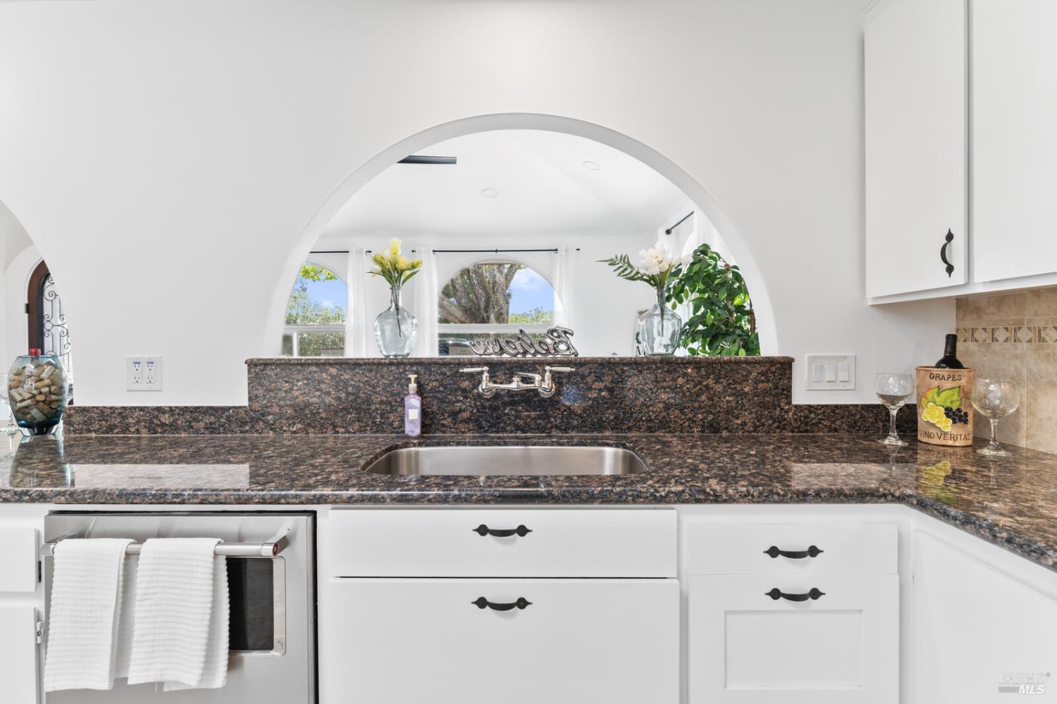 Detail Gallery Image 17 of 71 For 1649 California Dr, Vacaville,  CA 95687 - 5 Beds | 2/1 Baths