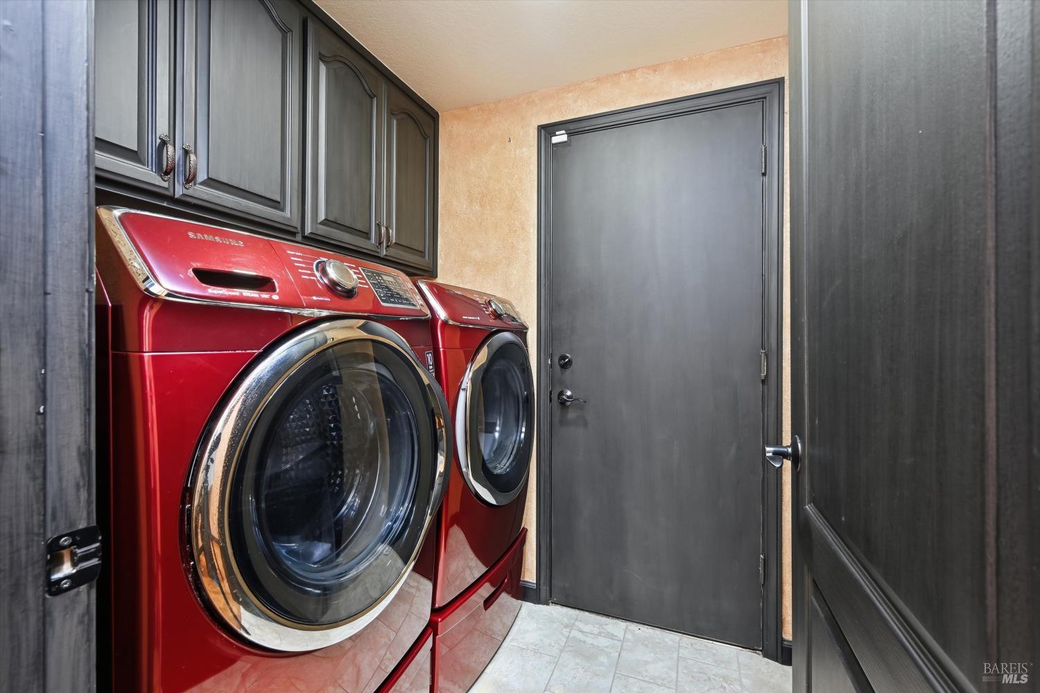 Detail Gallery Image 26 of 53 For 28 S Newport Dr, Napa,  CA 94559 - 5 Beds | 3 Baths