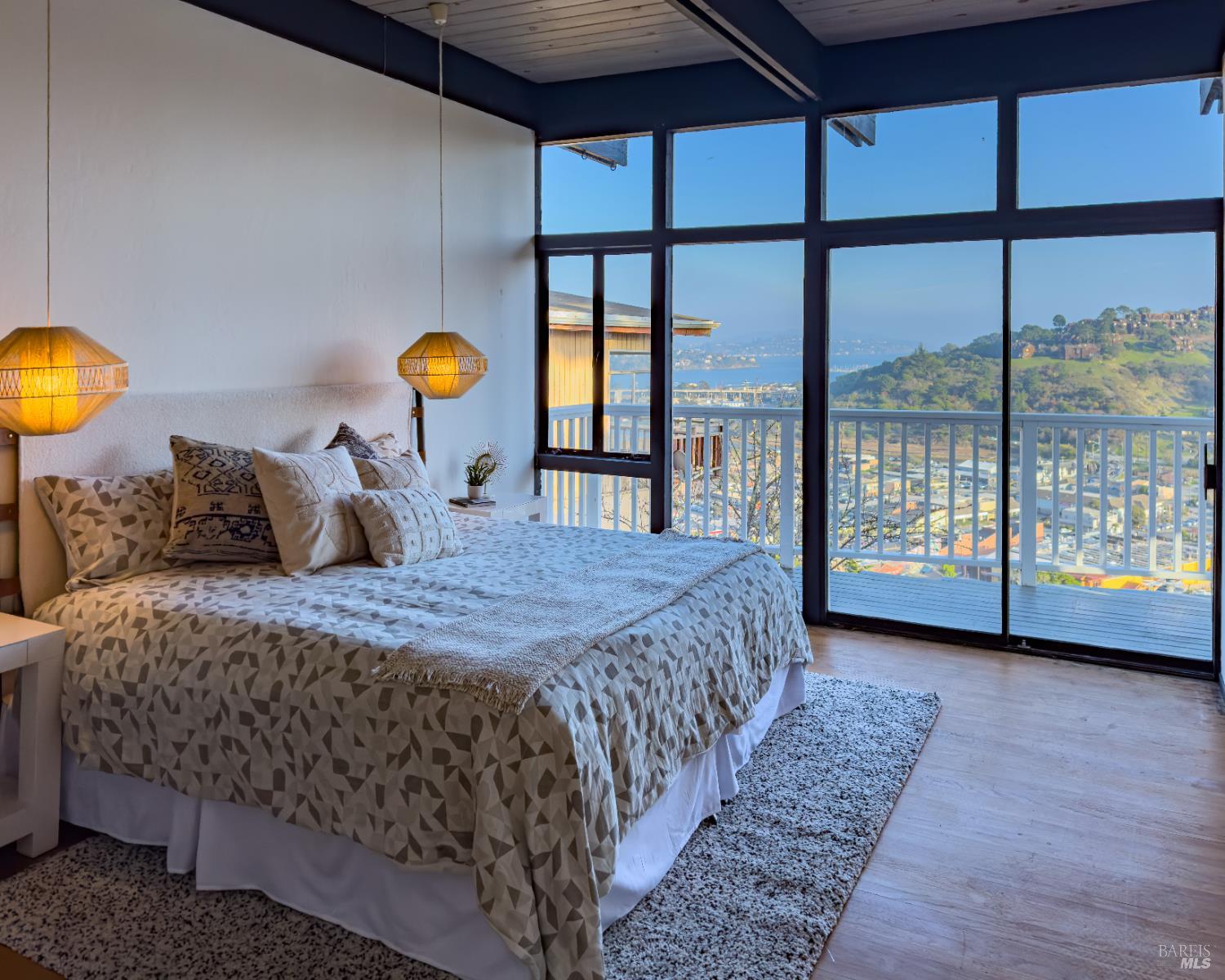 Detail Gallery Image 12 of 51 For 213 Cleveland Ct, Mill Valley,  CA 94941 - 2 Beds | 2 Baths