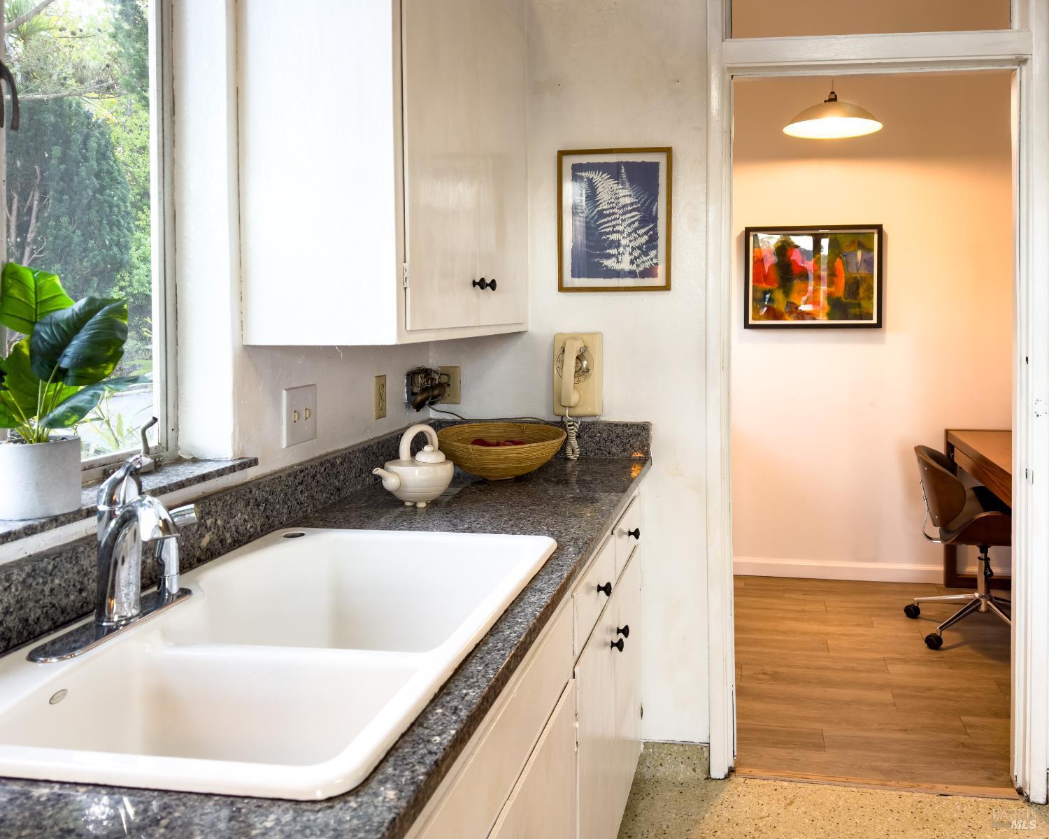 Detail Gallery Image 32 of 51 For 213 Cleveland Ct, Mill Valley,  CA 94941 - 2 Beds | 2 Baths