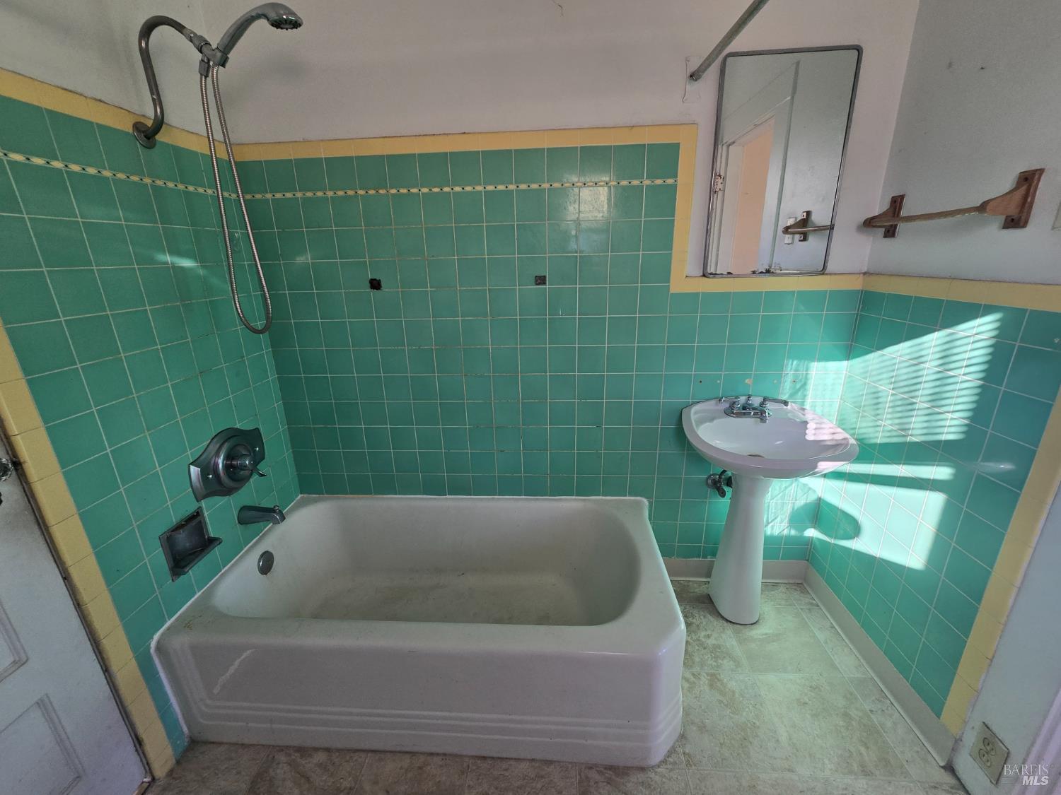 Detail Gallery Image 17 of 24 For 597 Seymour St, Napa,  CA 94559 - 3 Beds | 1 Baths