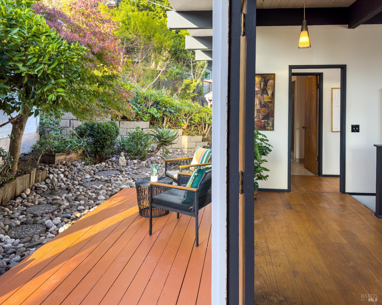 Detail Gallery Image 10 of 51 For 213 Cleveland Ct, Mill Valley,  CA 94941 - 2 Beds | 2 Baths