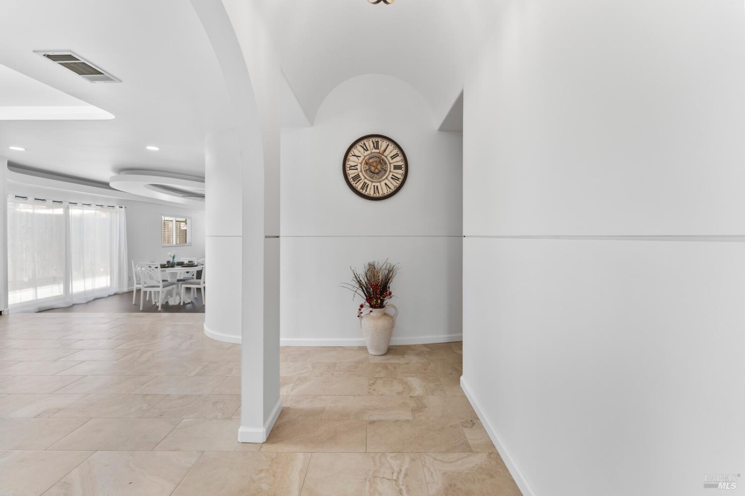 Detail Gallery Image 11 of 71 For 1649 California Dr, Vacaville,  CA 95687 - 5 Beds | 2/1 Baths