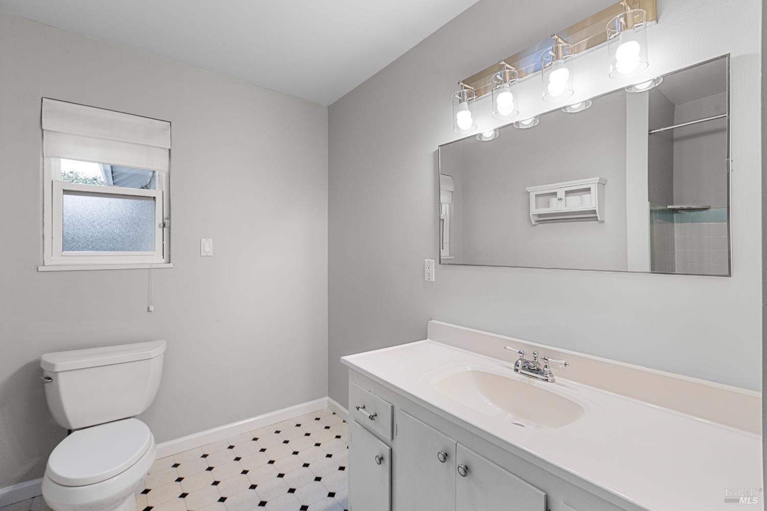 Detail Gallery Image 38 of 58 For 700 Tamarack Dr, San Rafael,  CA 94903 - 3 Beds | 2 Baths