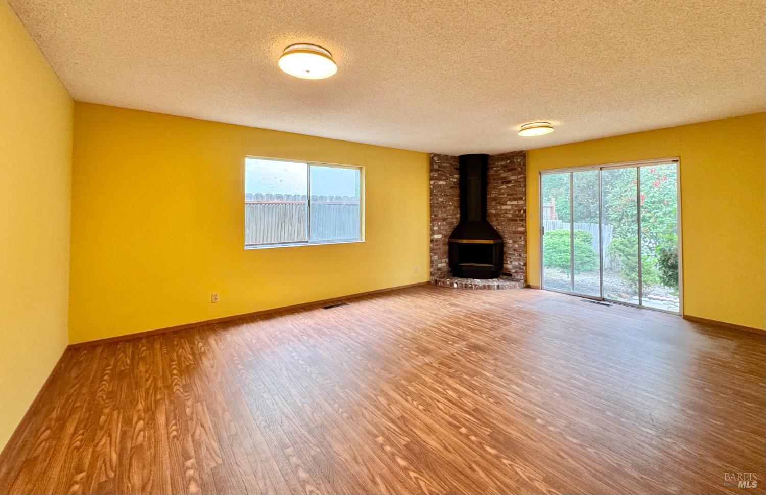 Detail Gallery Image 7 of 31 For 2760 Clifford St, Napa,  CA 94558 - 3 Beds | 2 Baths