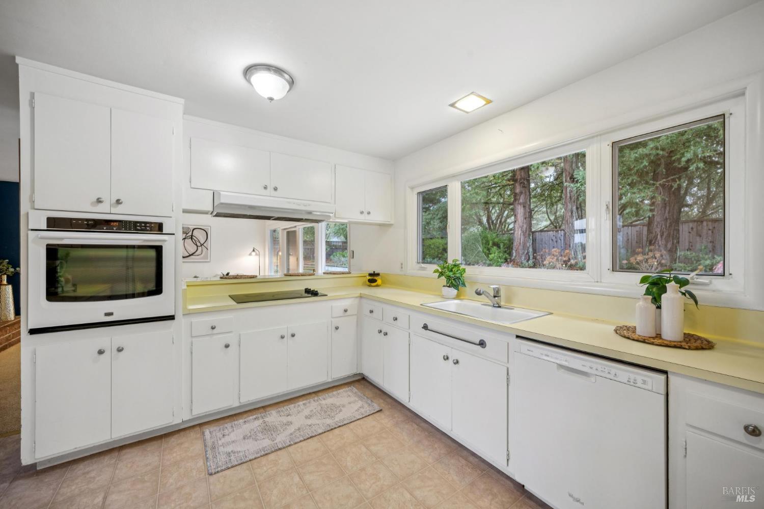 Detail Gallery Image 15 of 42 For 295 Stuyvesant Dr, San Anselmo,  CA 94960 - 4 Beds | 2/1 Baths