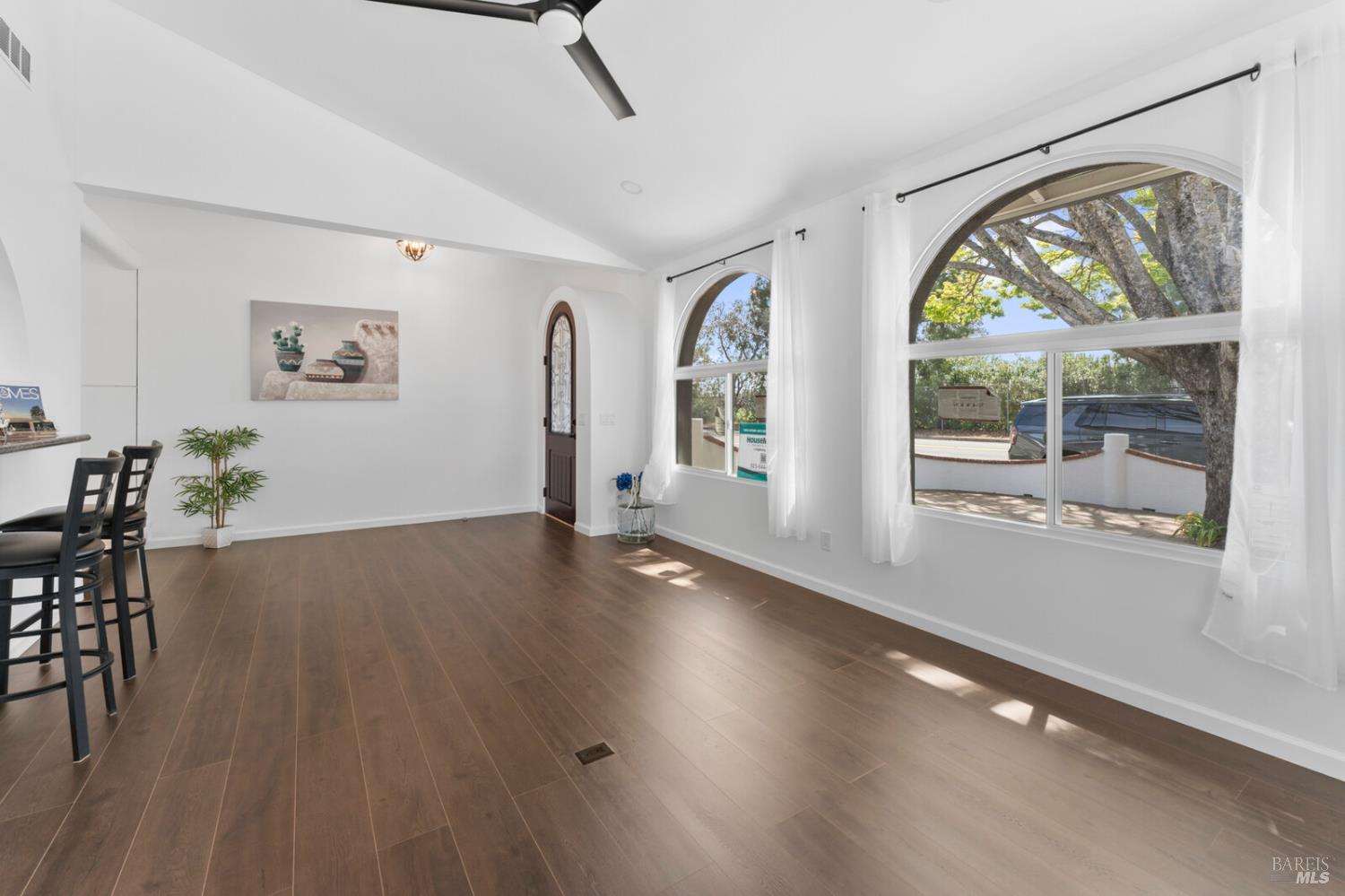 Detail Gallery Image 8 of 71 For 1649 California Dr, Vacaville,  CA 95687 - 5 Beds | 2/1 Baths