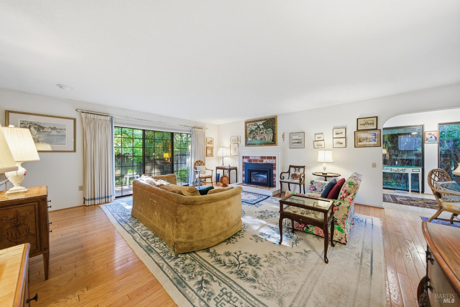 Detail Gallery Image 3 of 32 For 1339 Mission Dr, Sonoma,  CA 95476 - 2 Beds | 2 Baths