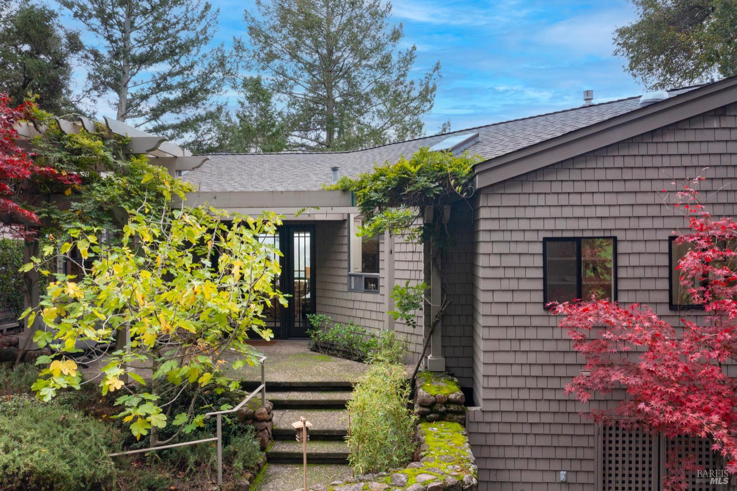 Detail Gallery Image 3 of 39 For 522 Meadowood Ln, Saint Helena,  CA 94574 - 2 Beds | 3 Baths