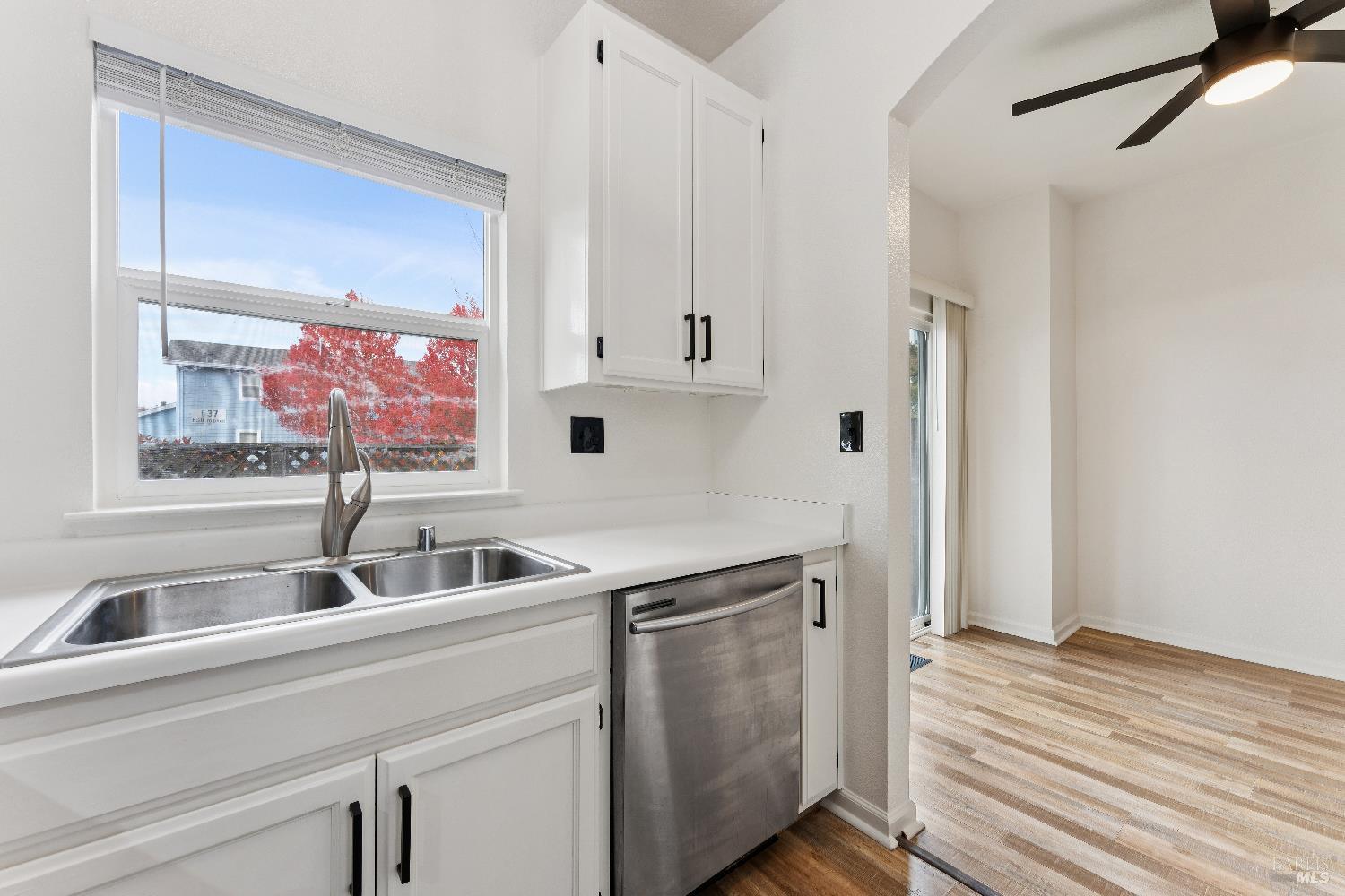 Detail Gallery Image 16 of 37 For 686 Santa Ana Cir, Santa Rosa,  CA 95404 - 3 Beds | 2/1 Baths