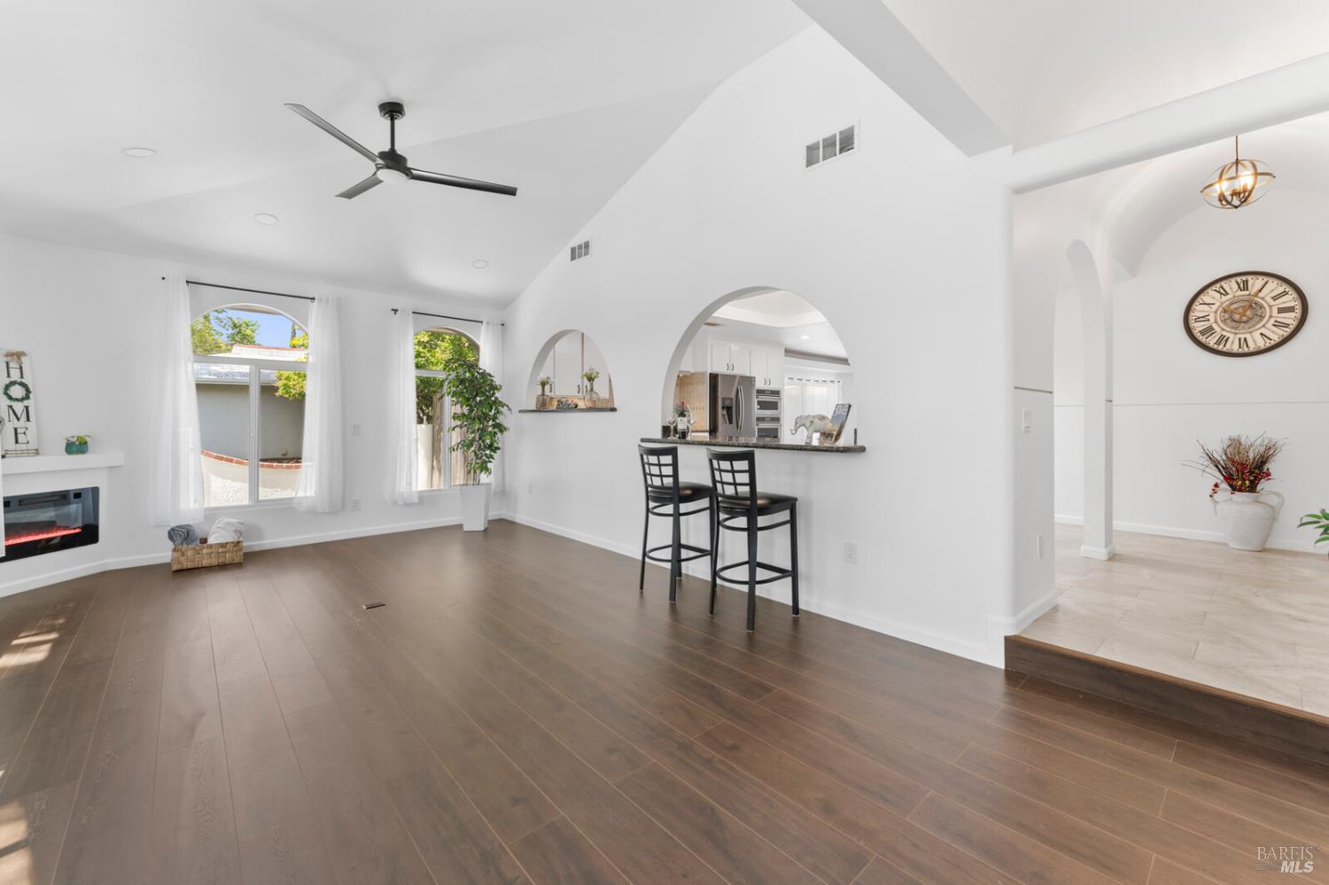 Detail Gallery Image 10 of 71 For 1649 California Dr, Vacaville,  CA 95687 - 5 Beds | 2/1 Baths