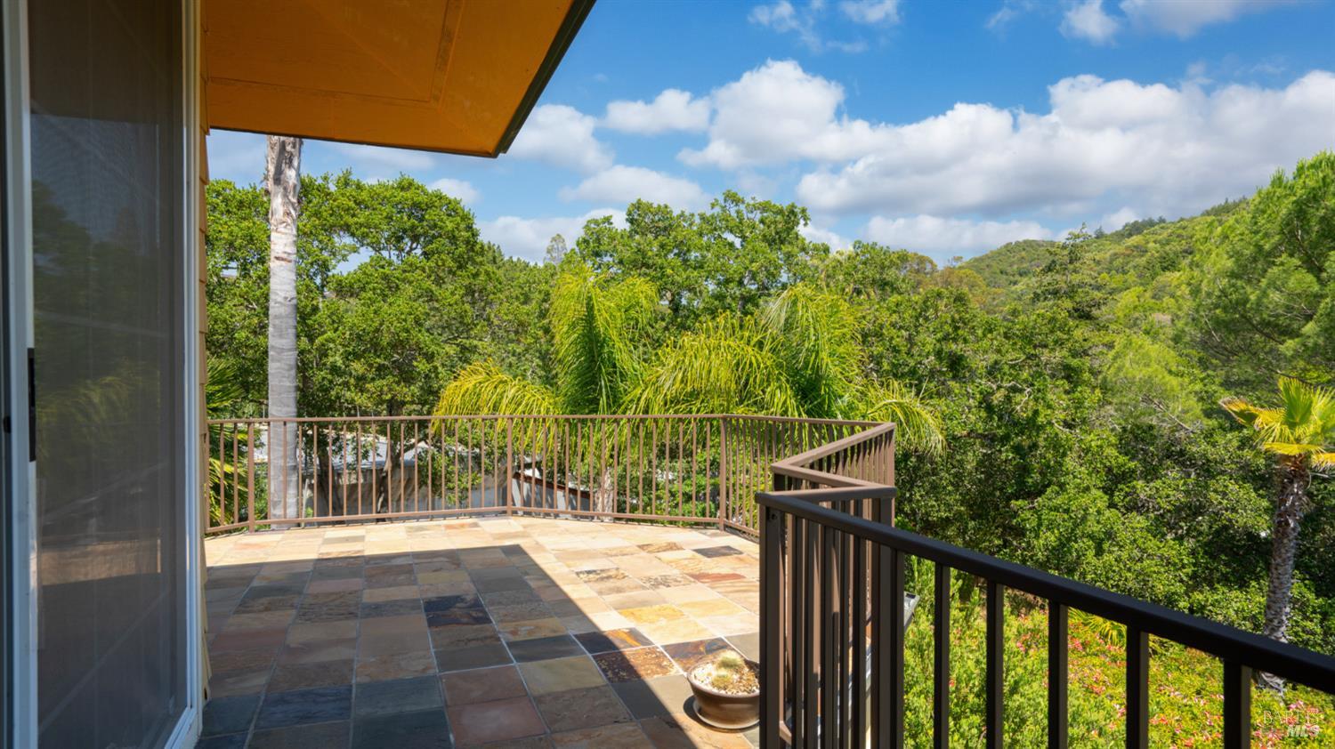 Detail Gallery Image 32 of 74 For 6 Leona Dr, San Rafael,  CA 94903 - 4 Beds | 3/1 Baths