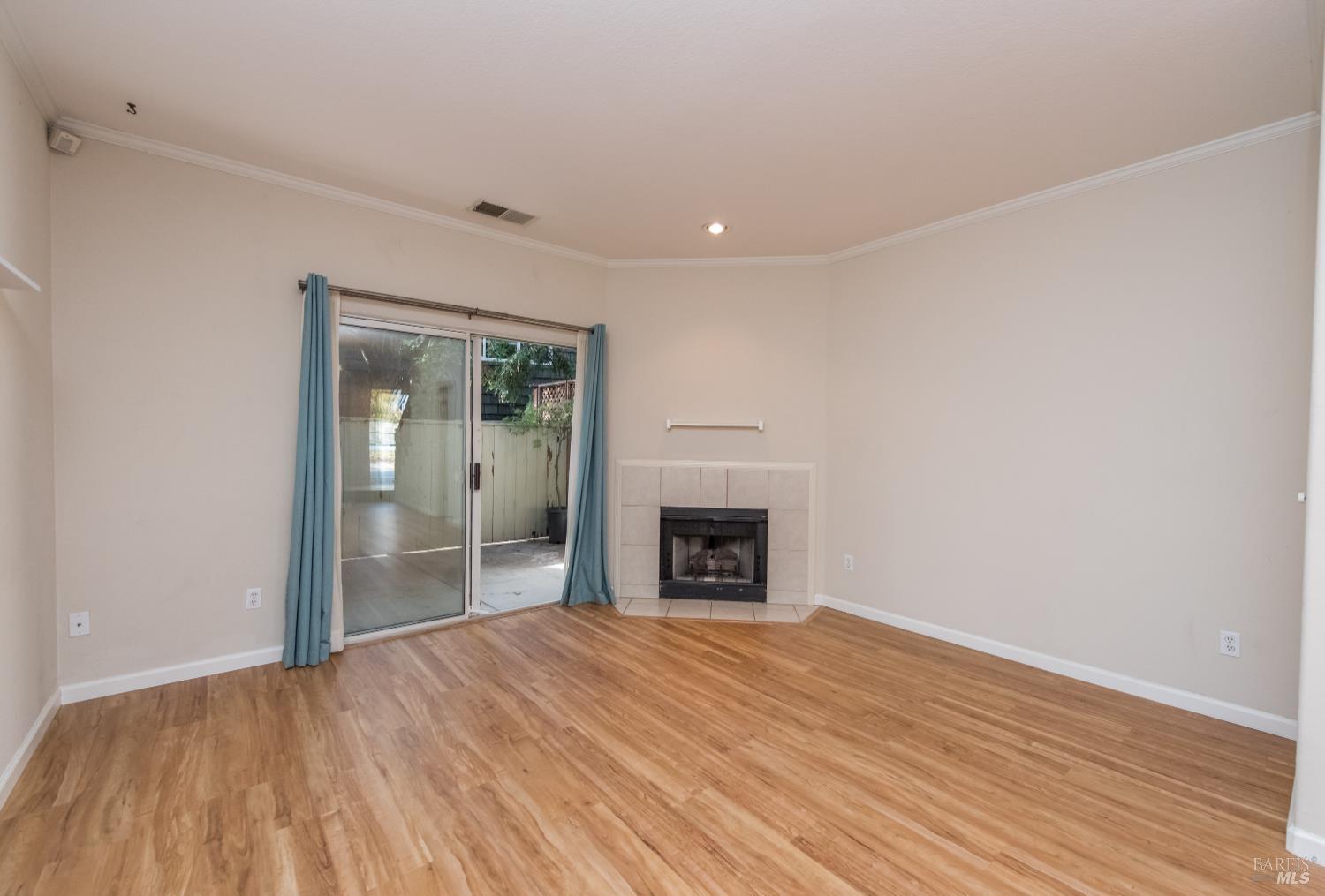 Detail Gallery Image 10 of 24 For 1221 Eardley Ave, Santa Rosa,  CA 95401 - 2 Beds | 1/1 Baths