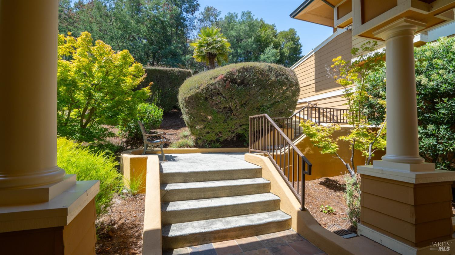 Detail Gallery Image 5 of 74 For 6 Leona Dr, San Rafael,  CA 94903 - 4 Beds | 3/1 Baths