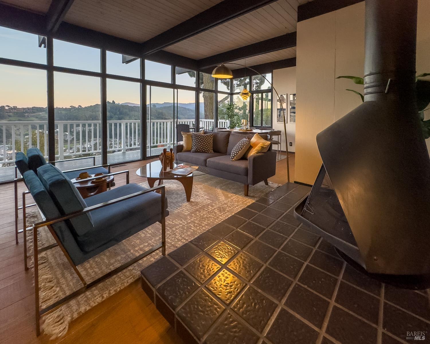 Detail Gallery Image 17 of 51 For 213 Cleveland Ct, Mill Valley,  CA 94941 - 2 Beds | 2 Baths