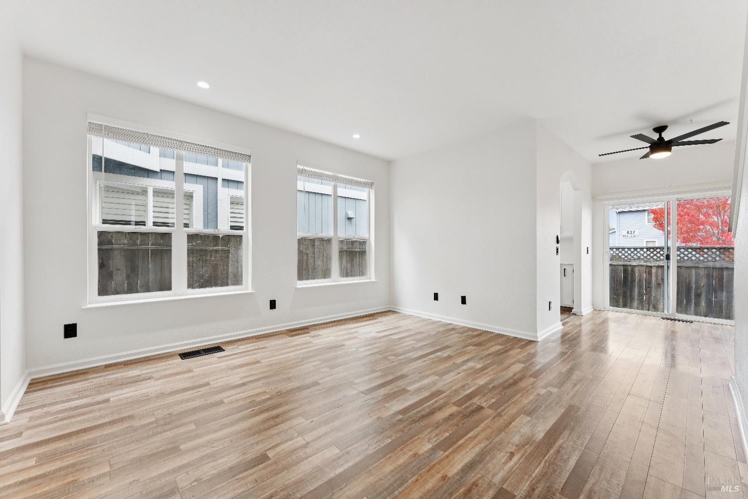 Detail Gallery Image 7 of 37 For 686 Santa Ana Cir, Santa Rosa,  CA 95404 - 3 Beds | 2/1 Baths