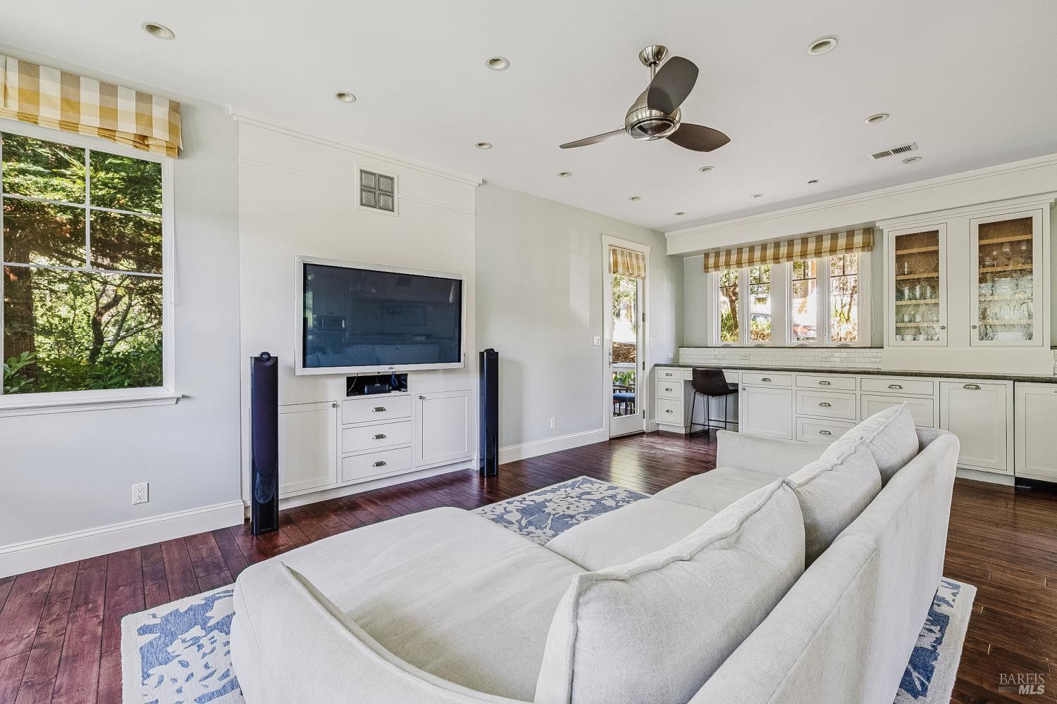 Detail Gallery Image 21 of 58 For 529 Alta Way, Mill Valley,  CA 94941 - 4 Beds | 2/1 Baths