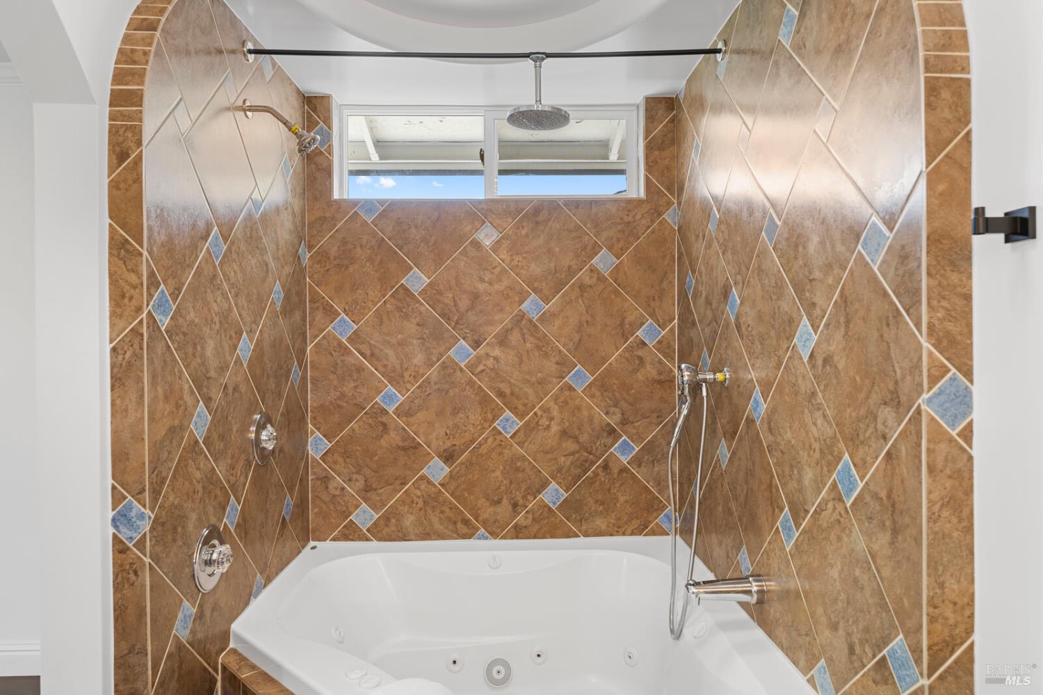 Detail Gallery Image 42 of 71 For 1649 California Dr, Vacaville,  CA 95687 - 5 Beds | 2/1 Baths