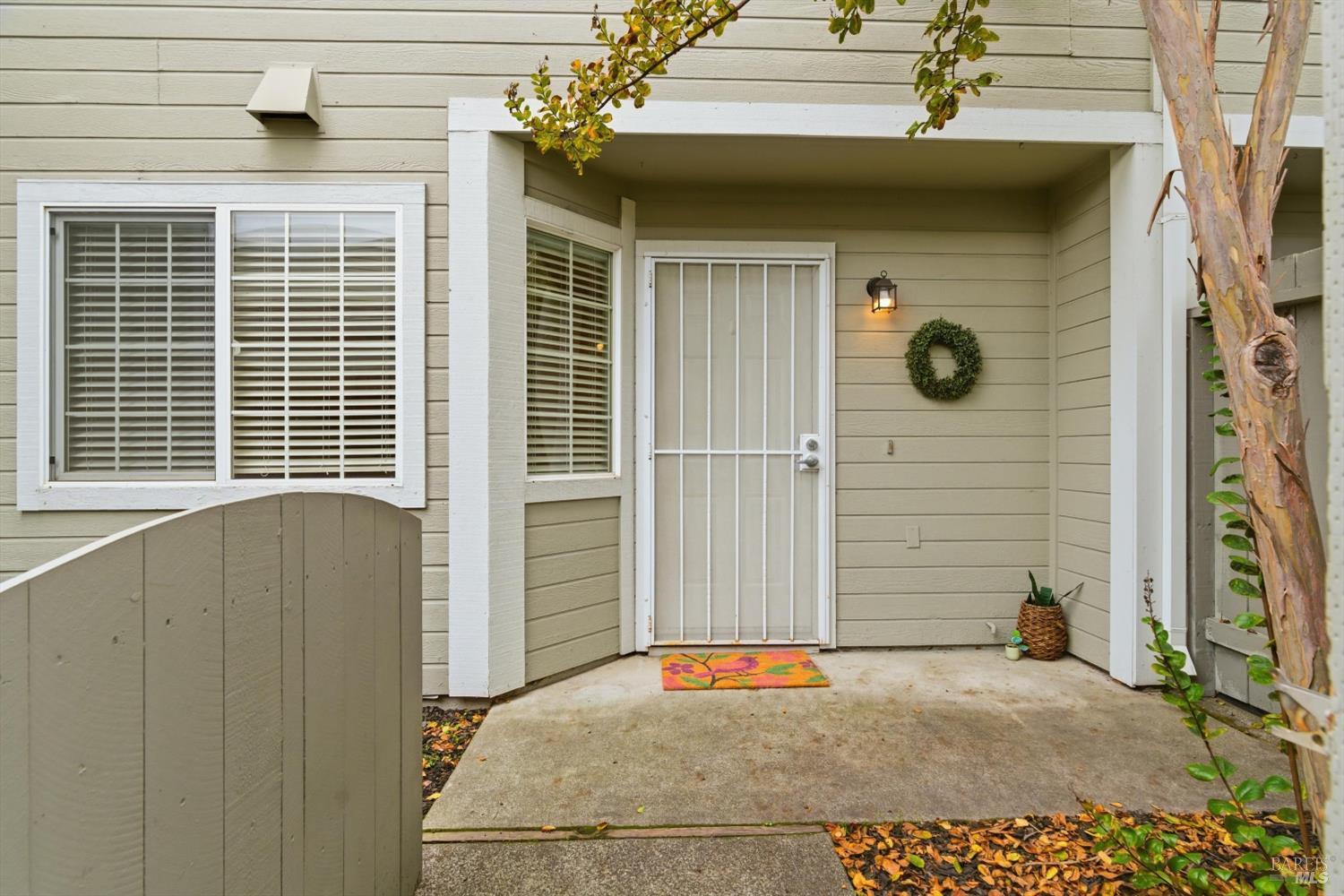 Detail Gallery Image 2 of 13 For 1452 Townview Dr, Santa Rosa,  CA 95405 - 2 Beds | 1/1 Baths