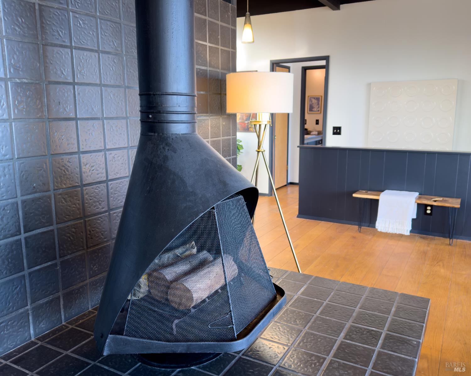 Detail Gallery Image 23 of 51 For 213 Cleveland Ct, Mill Valley,  CA 94941 - 2 Beds | 2 Baths