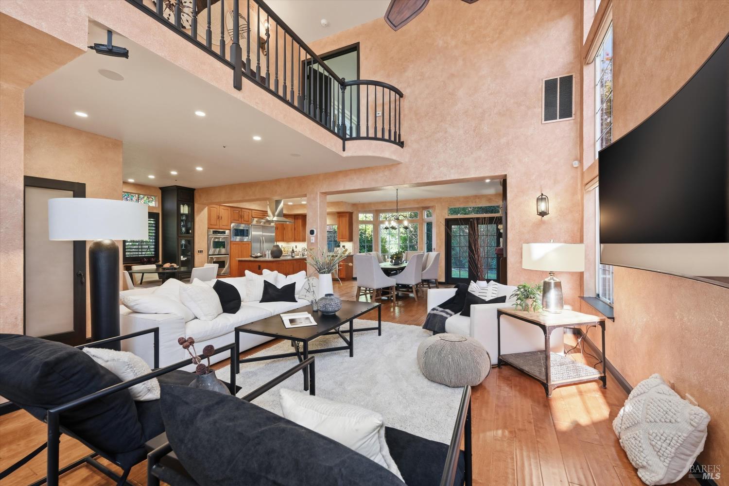 Detail Gallery Image 5 of 53 For 28 S Newport Dr, Napa,  CA 94559 - 5 Beds | 3 Baths