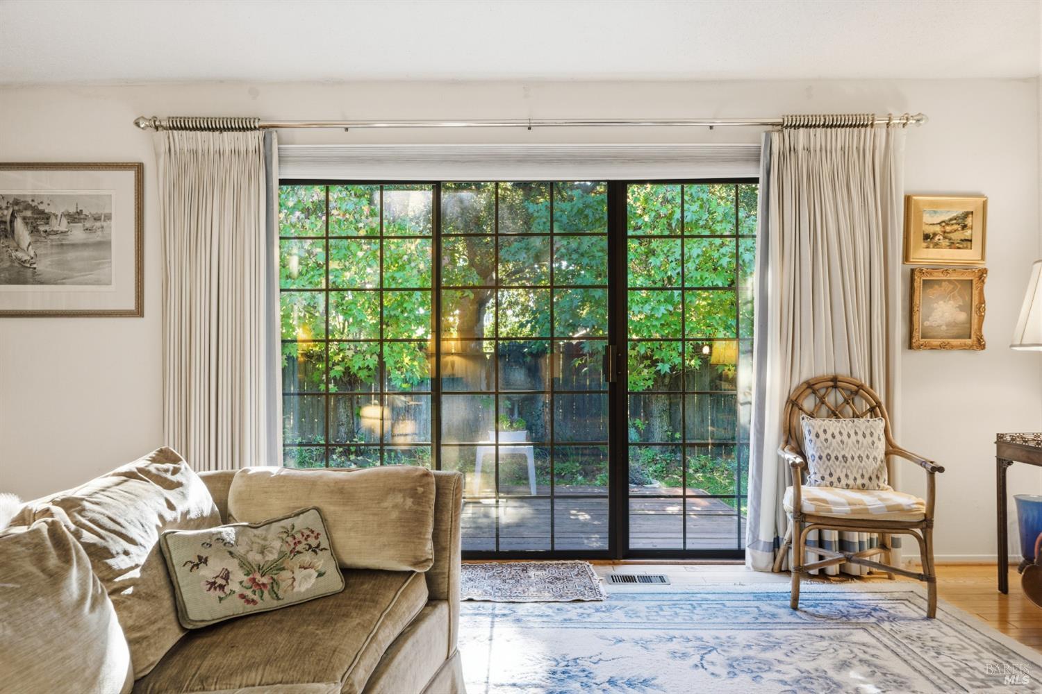 Detail Gallery Image 4 of 32 For 1339 Mission Dr, Sonoma,  CA 95476 - 2 Beds | 2 Baths