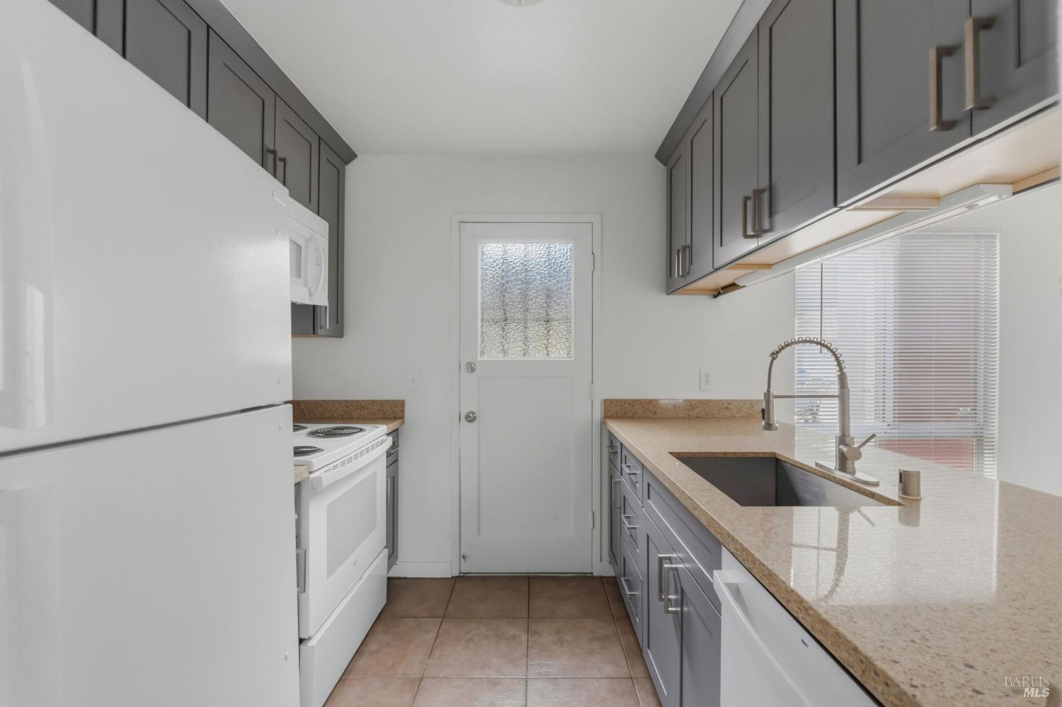 Detail Gallery Image 8 of 34 For 55 Villa Cir, Fairfield,  CA 94533 - 2 Beds | 1/1 Baths