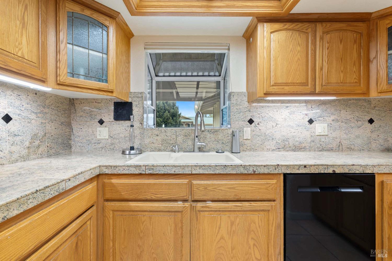 Detail Gallery Image 10 of 45 For 625 Cypress St, Dixon,  CA 95620 - 3 Beds | 2 Baths