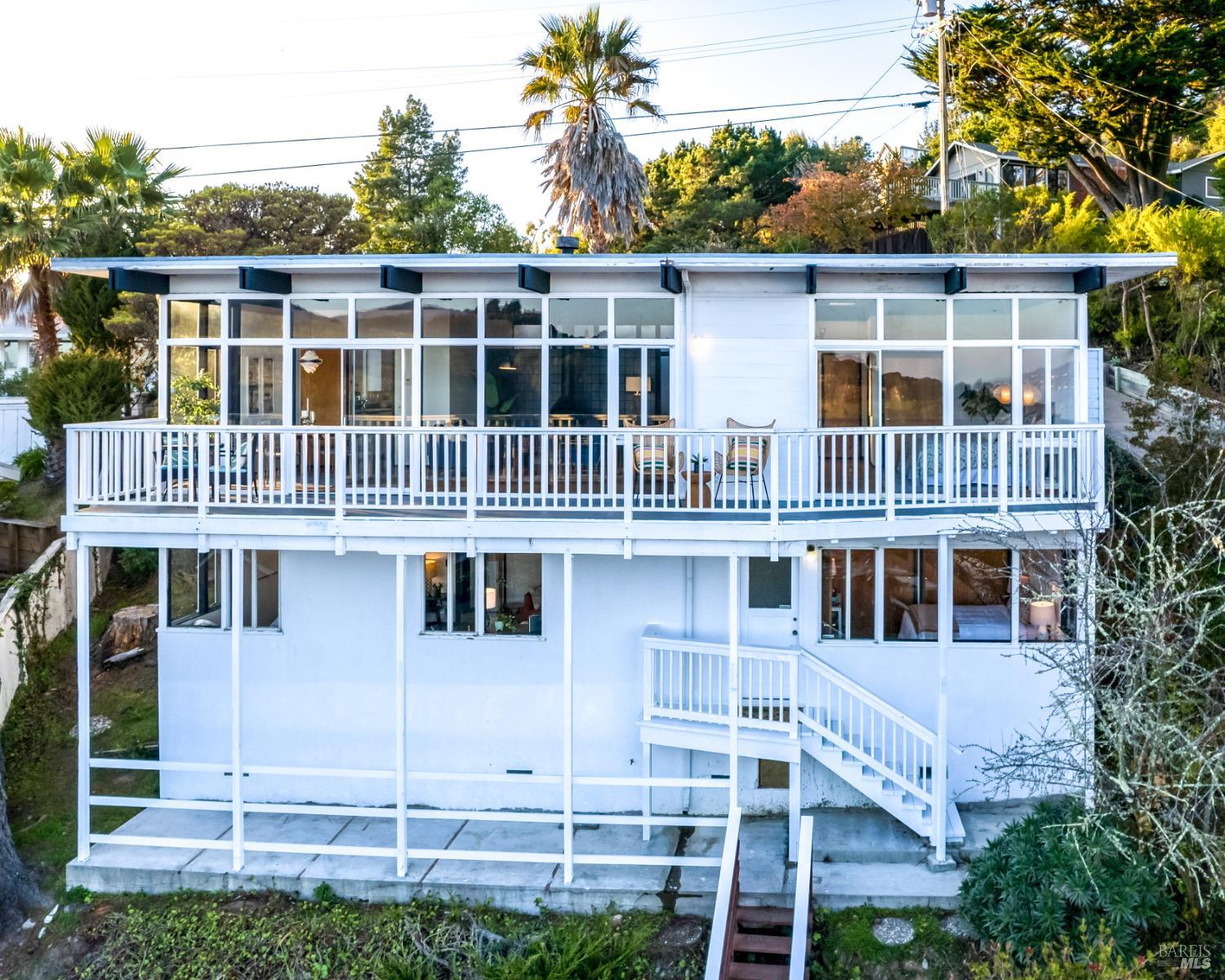 Detail Gallery Image 14 of 51 For 213 Cleveland Ct, Mill Valley,  CA 94941 - 2 Beds | 2 Baths