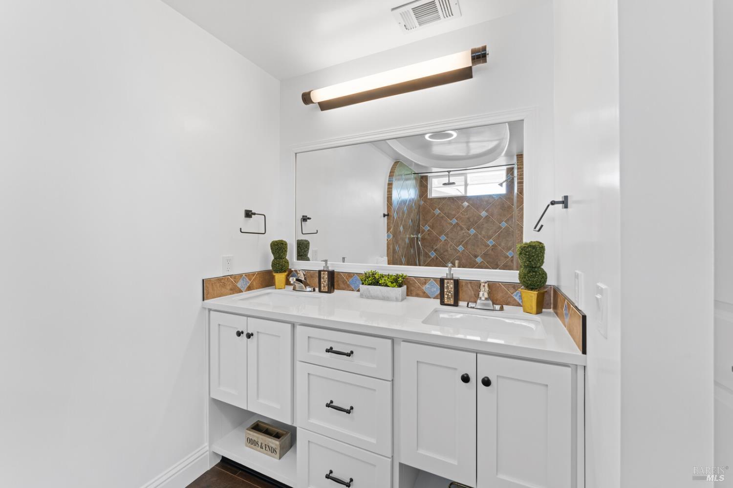Detail Gallery Image 41 of 71 For 1649 California Dr, Vacaville,  CA 95687 - 5 Beds | 2/1 Baths