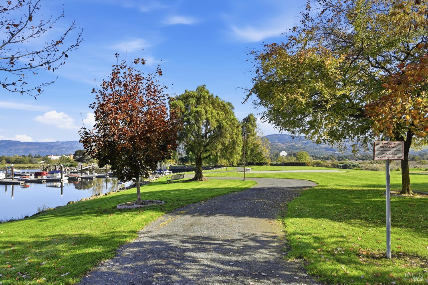 Detail Gallery Image 28 of 53 For 28 S Newport Dr, Napa,  CA 94559 - 5 Beds | 3 Baths