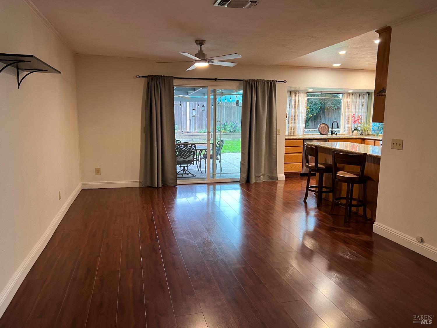 Detail Gallery Image 9 of 25 For 540 Glenside Dr, Dixon,  CA 95620 - 4 Beds | 2 Baths