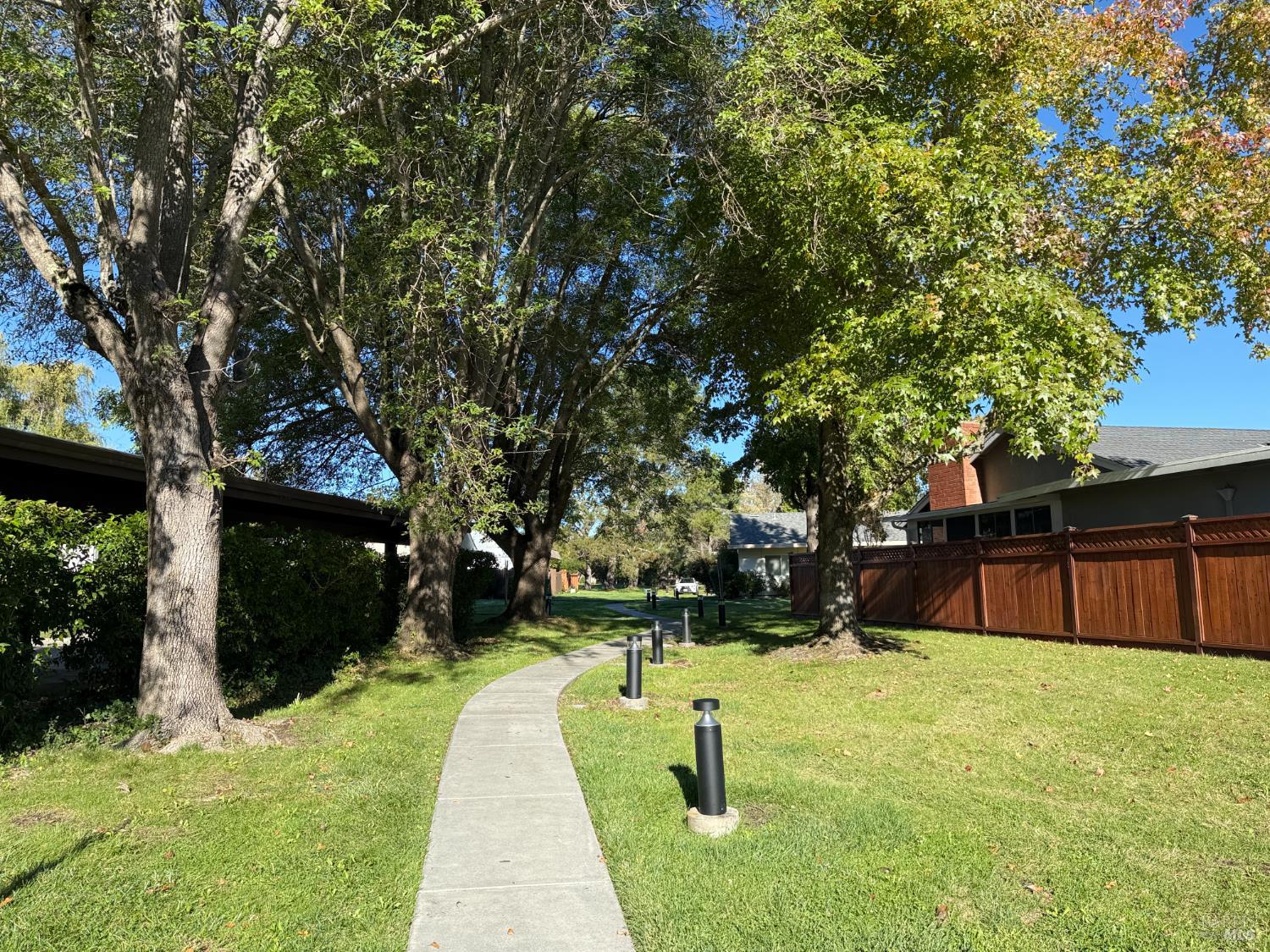 Detail Gallery Image 25 of 32 For 1339 Mission Dr, Sonoma,  CA 95476 - 2 Beds | 2 Baths