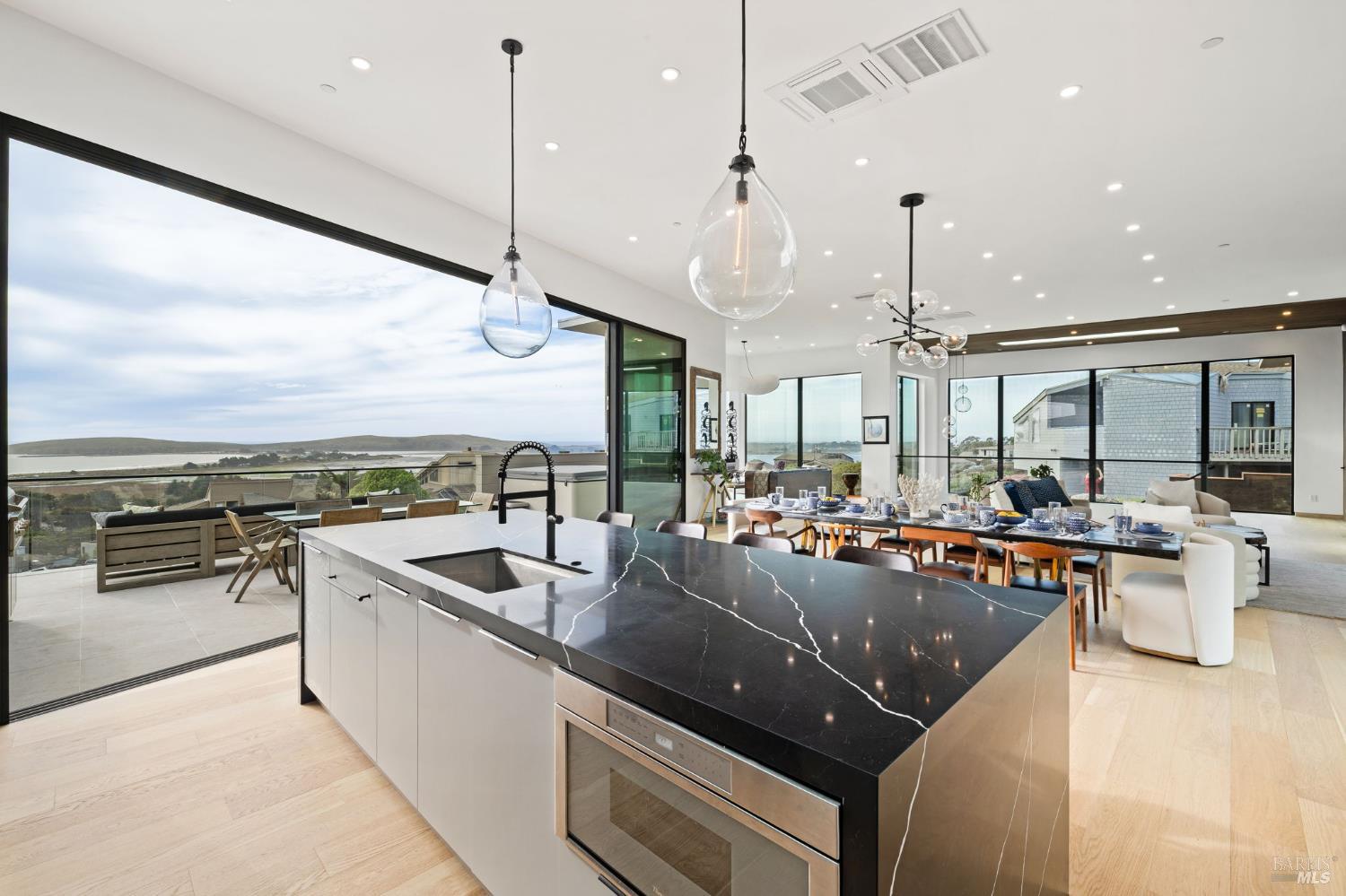 Detail Gallery Image 9 of 95 For 1536 Sea Way, Bodega Bay,  CA 94923 - 4 Beds | 4/1 Baths