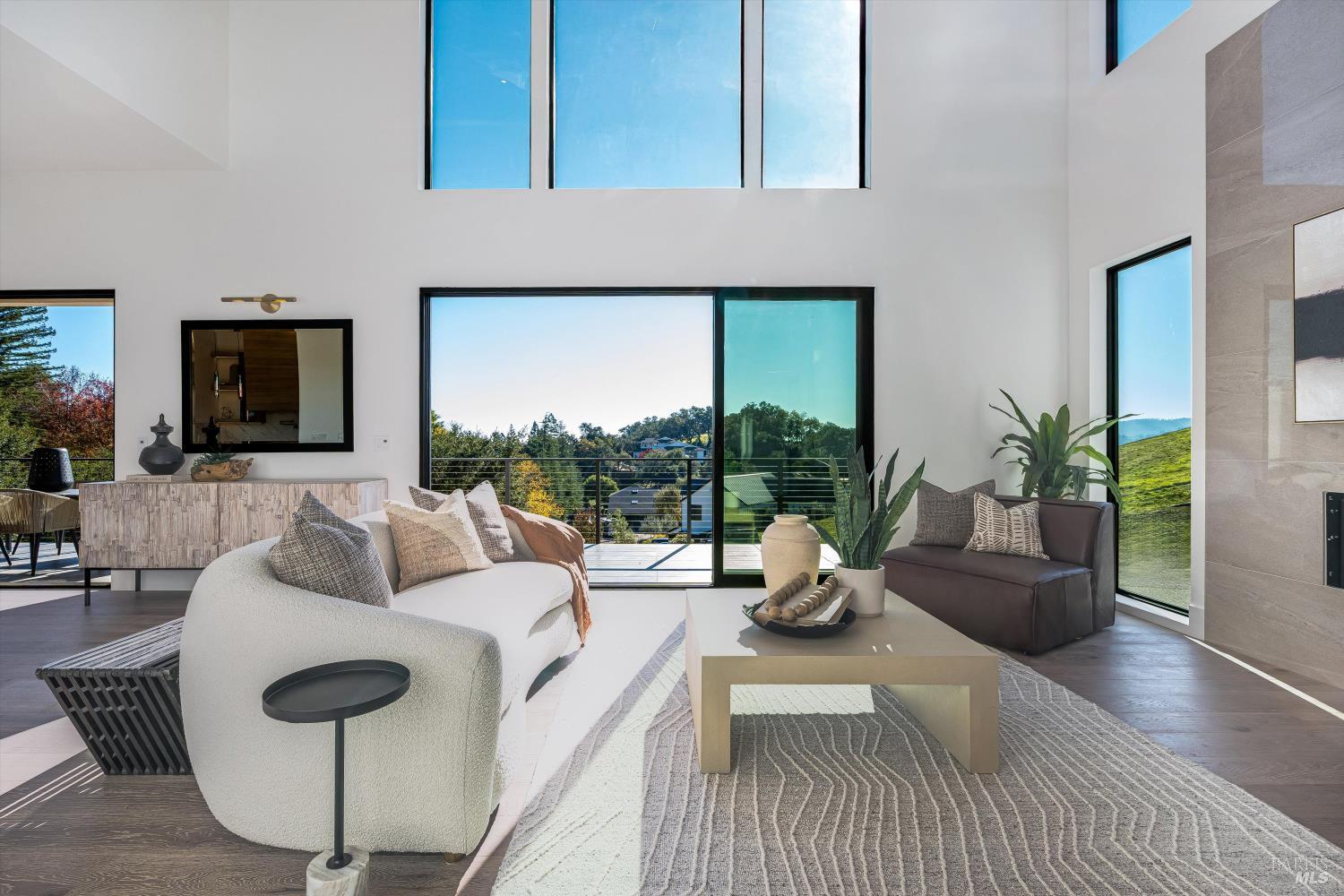 Detail Gallery Image 14 of 99 For 1580 Clear Ridge Dr, Healdsburg,  CA 95448 - 4 Beds | 4/1 Baths