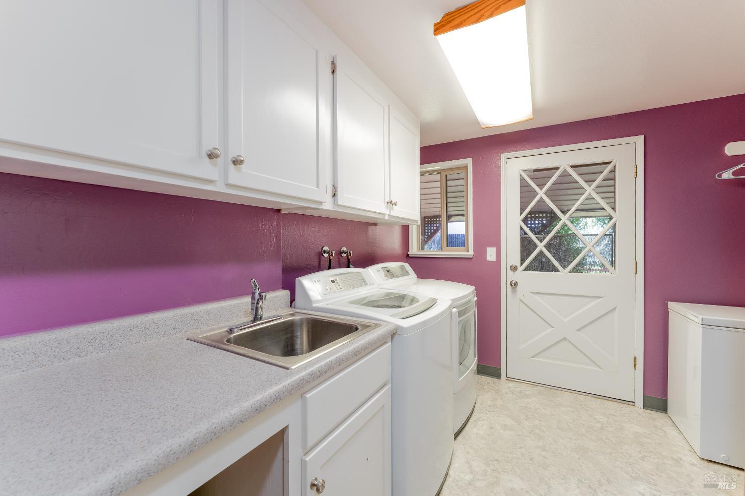 Detail Gallery Image 13 of 38 For 1338 Laurel Ave, Ukiah,  CA 95482 - 4 Beds | 2/1 Baths