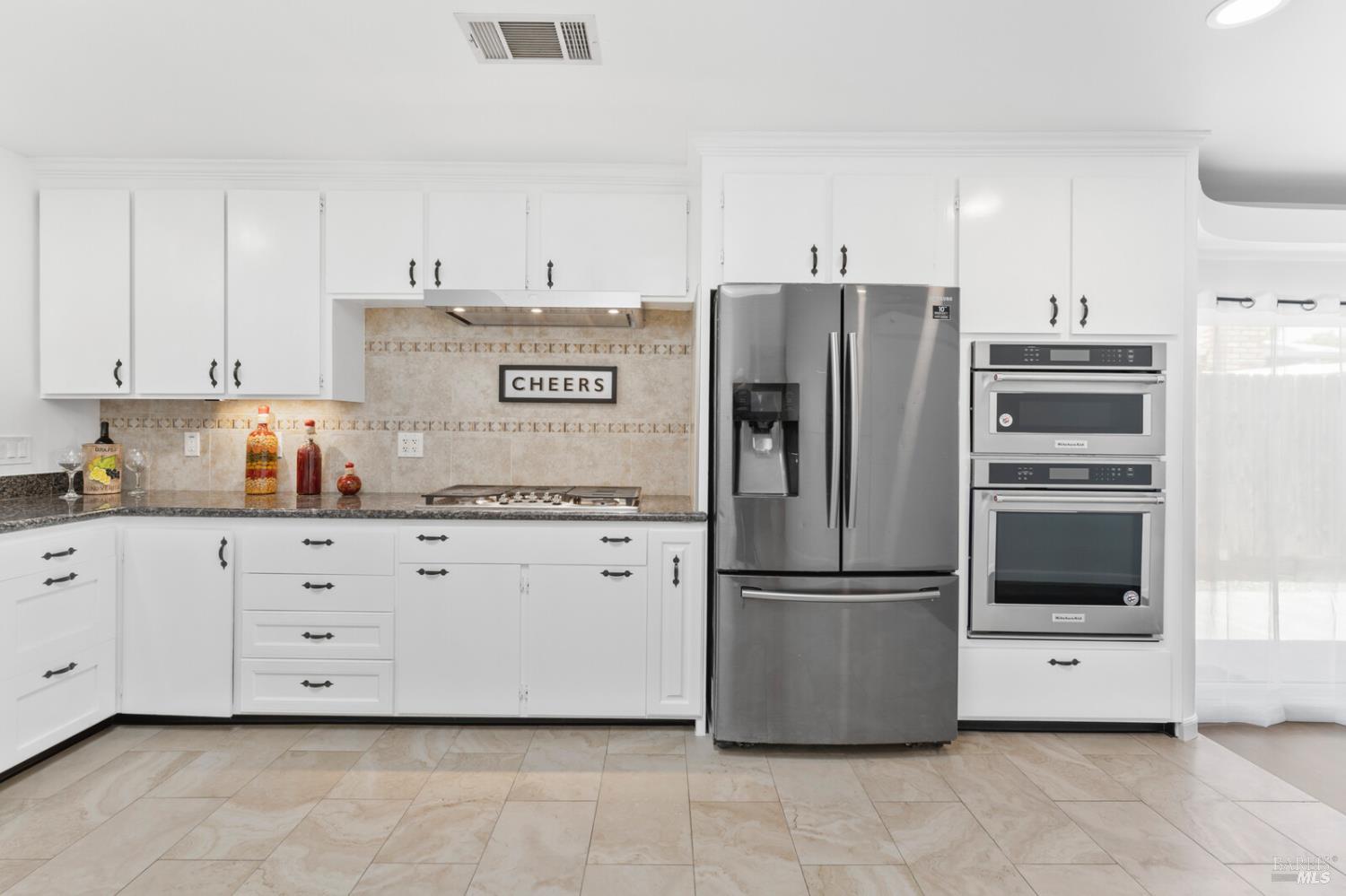 Detail Gallery Image 14 of 71 For 1649 California Dr, Vacaville,  CA 95687 - 5 Beds | 2/1 Baths