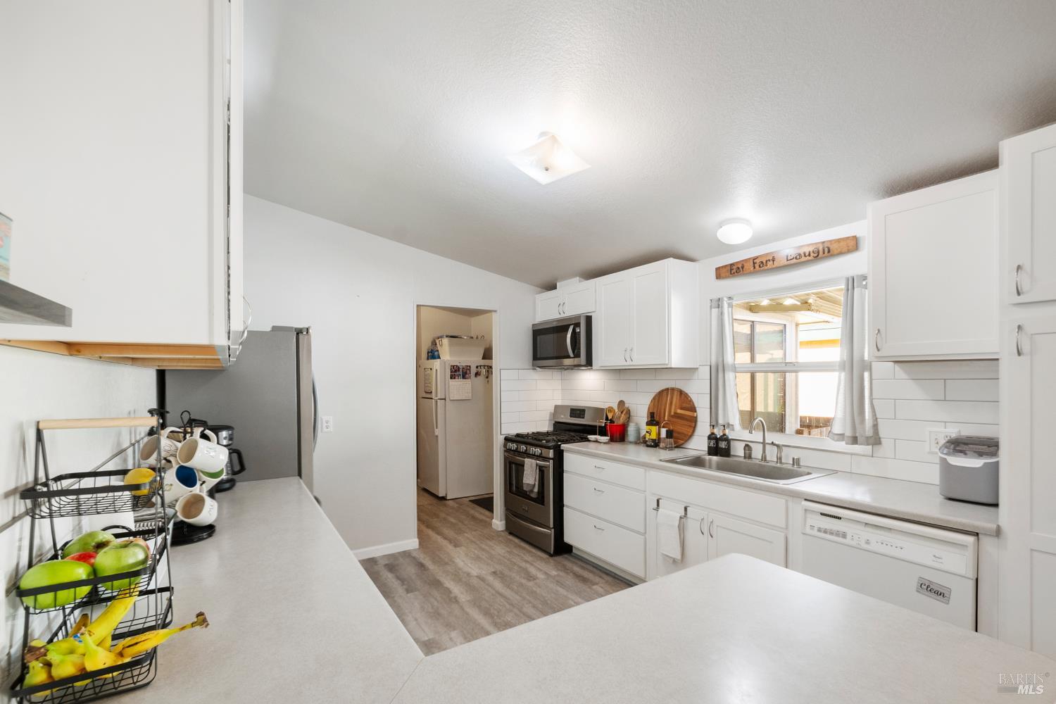 Detail Gallery Image 12 of 29 For 225 Magnolia Ave, Santa Rosa,  CA 95407 - 3 Beds | 2 Baths